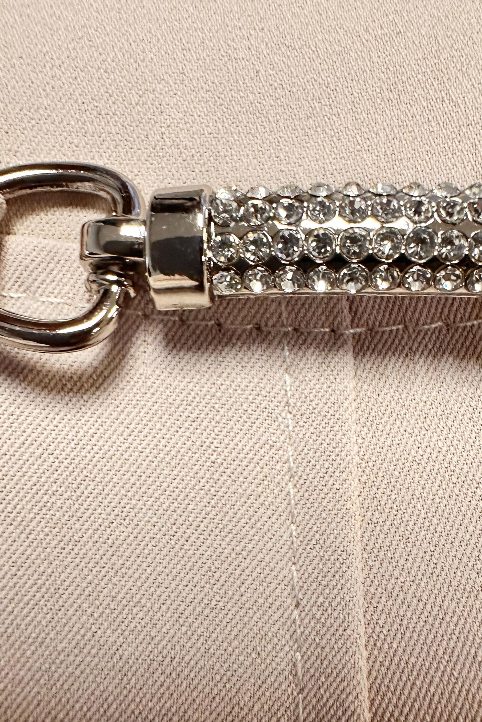 Tesettür giyim BEJ TAŞLI BROŞ DETAYLI PARDESÜ 10556	