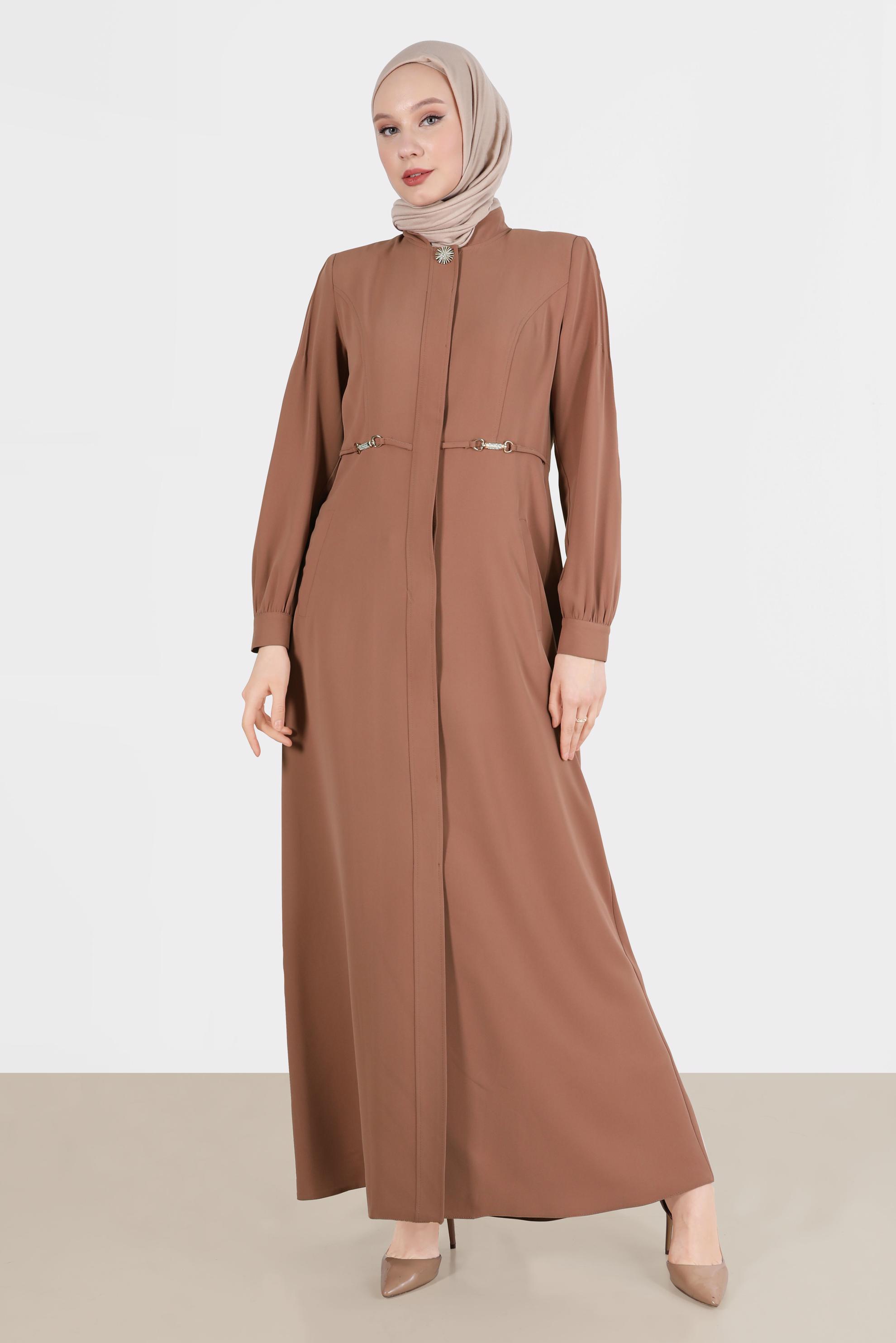 Tesettür giyim TURUNCU TAŞLI BROŞ DETAYLI PARDESÜ 10556	