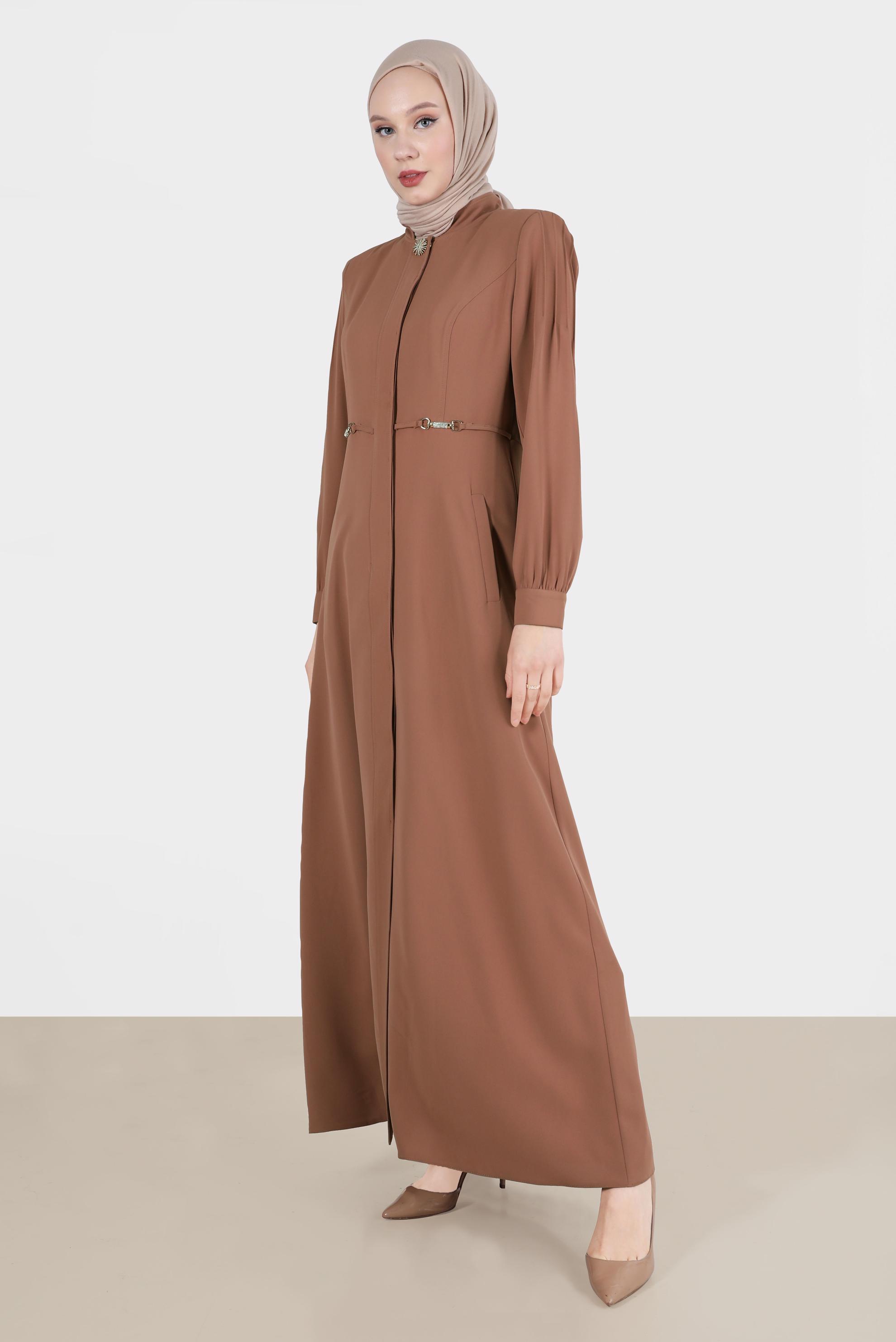 Tesettür giyim TURUNCU TAŞLI BROŞ DETAYLI PARDESÜ 10556	