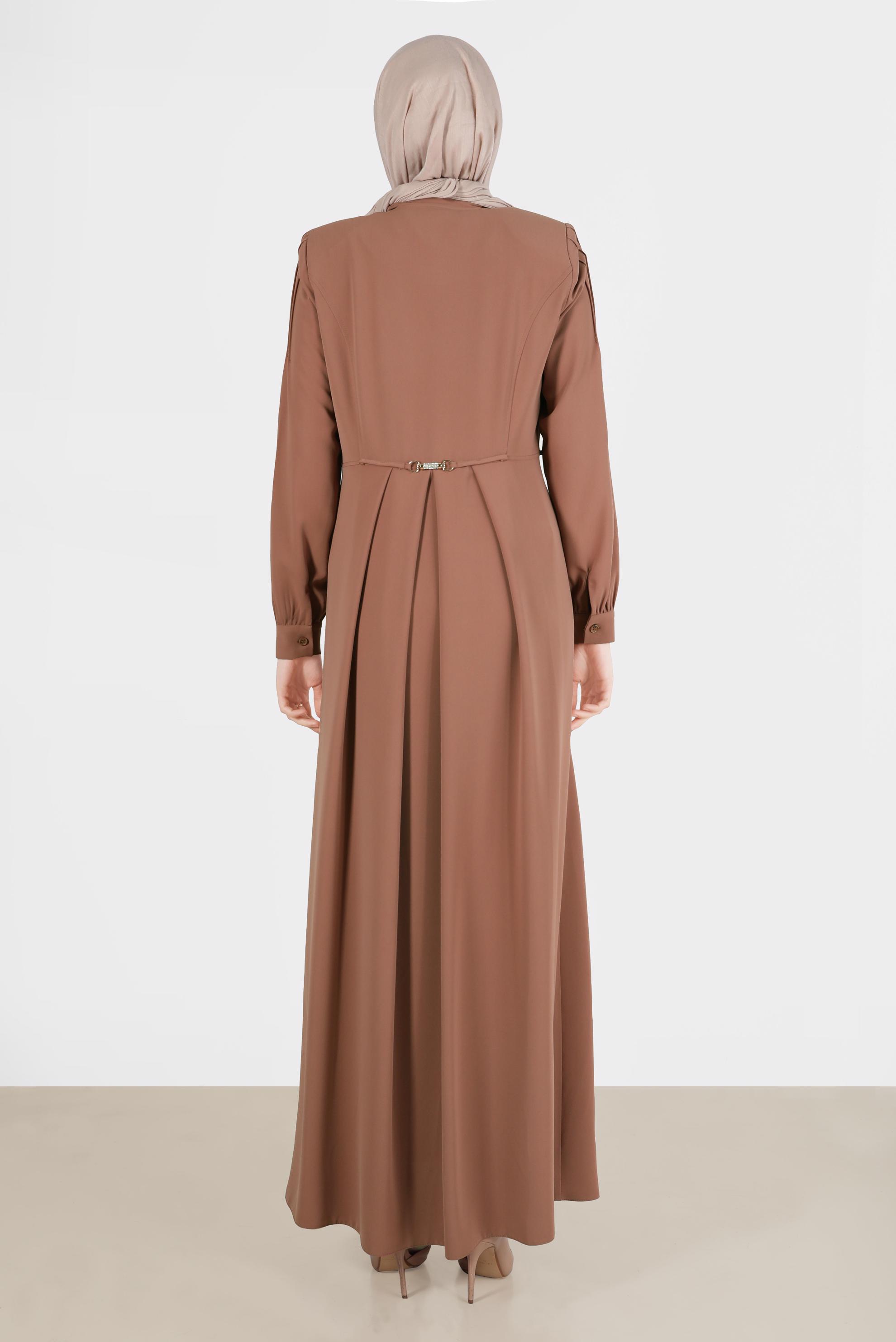 Tesettür giyim TURUNCU TAŞLI BROŞ DETAYLI PARDESÜ 10556	