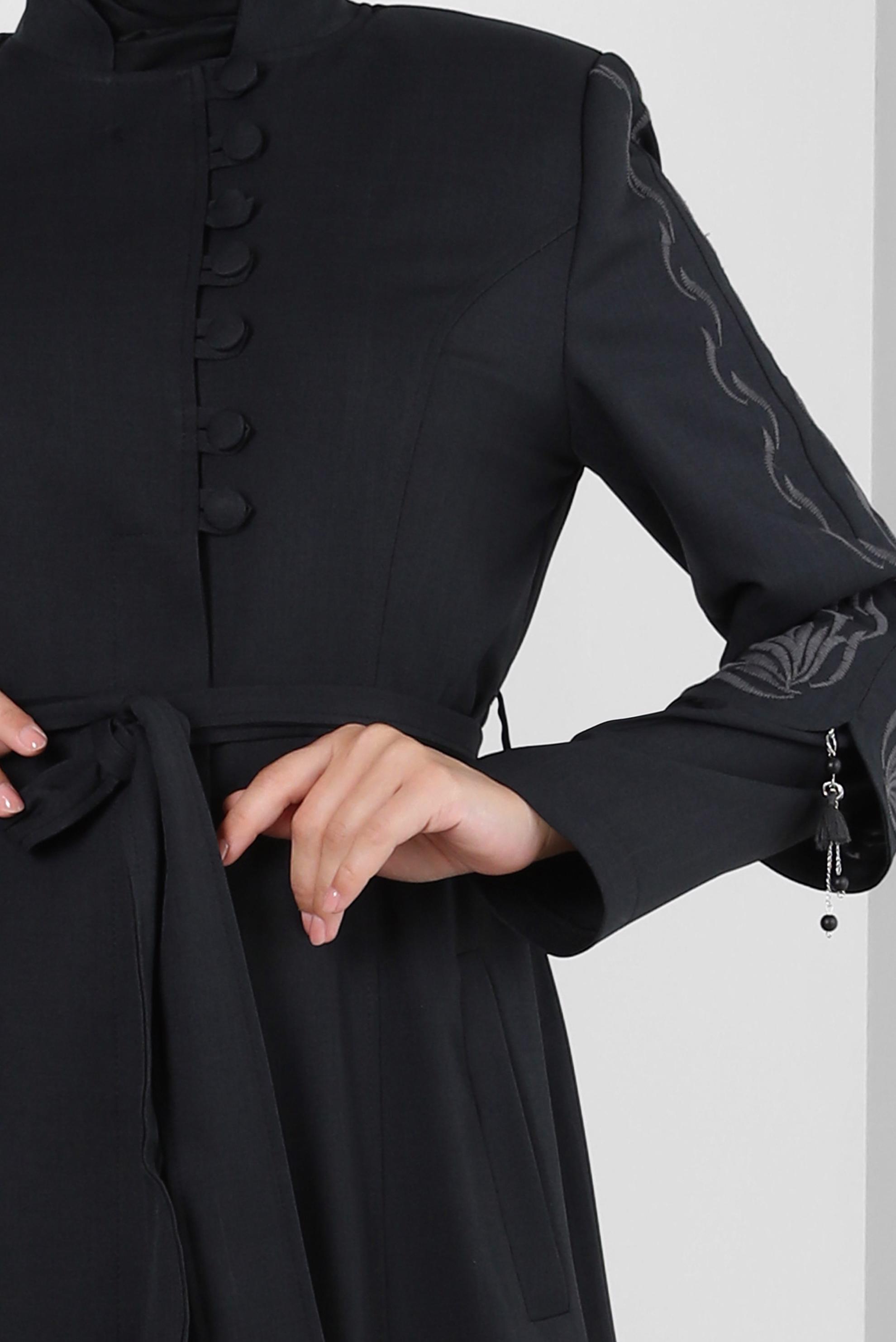 Tesettür giyim SİYAH KOLLARI NAKIŞLI PARDESÜ 10573 