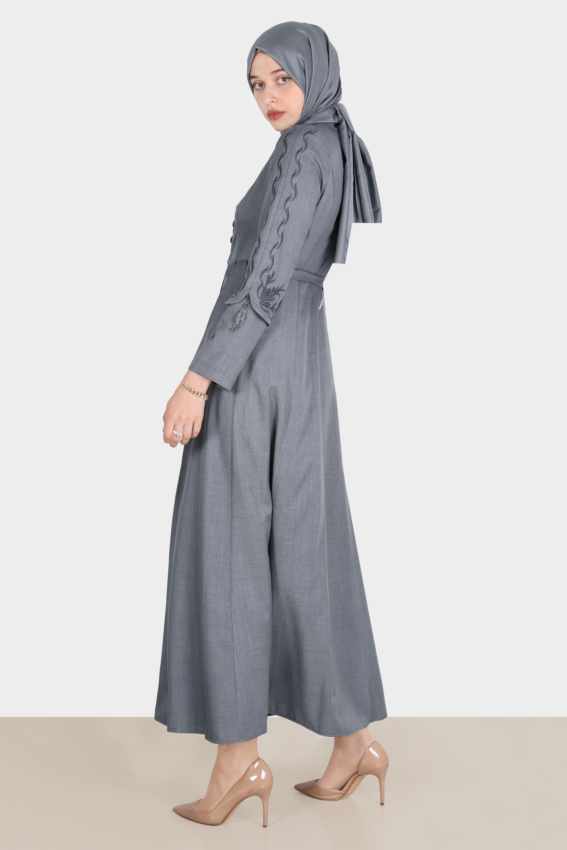 Tesettür giyim GRİ KOLLARI NAKIŞLI PARDESÜ 10573 
