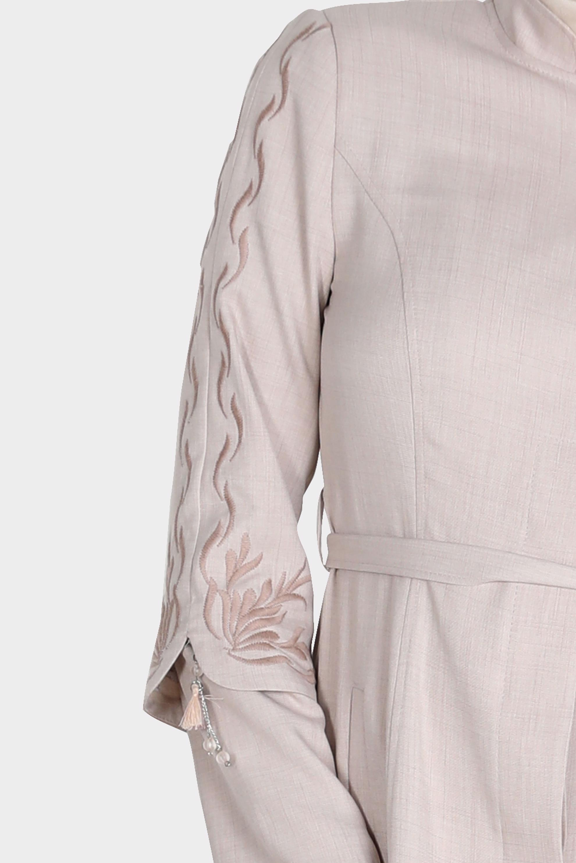 Tesettür giyim BEJ KOLLARI NAKIŞLI PARDESÜ 10573 