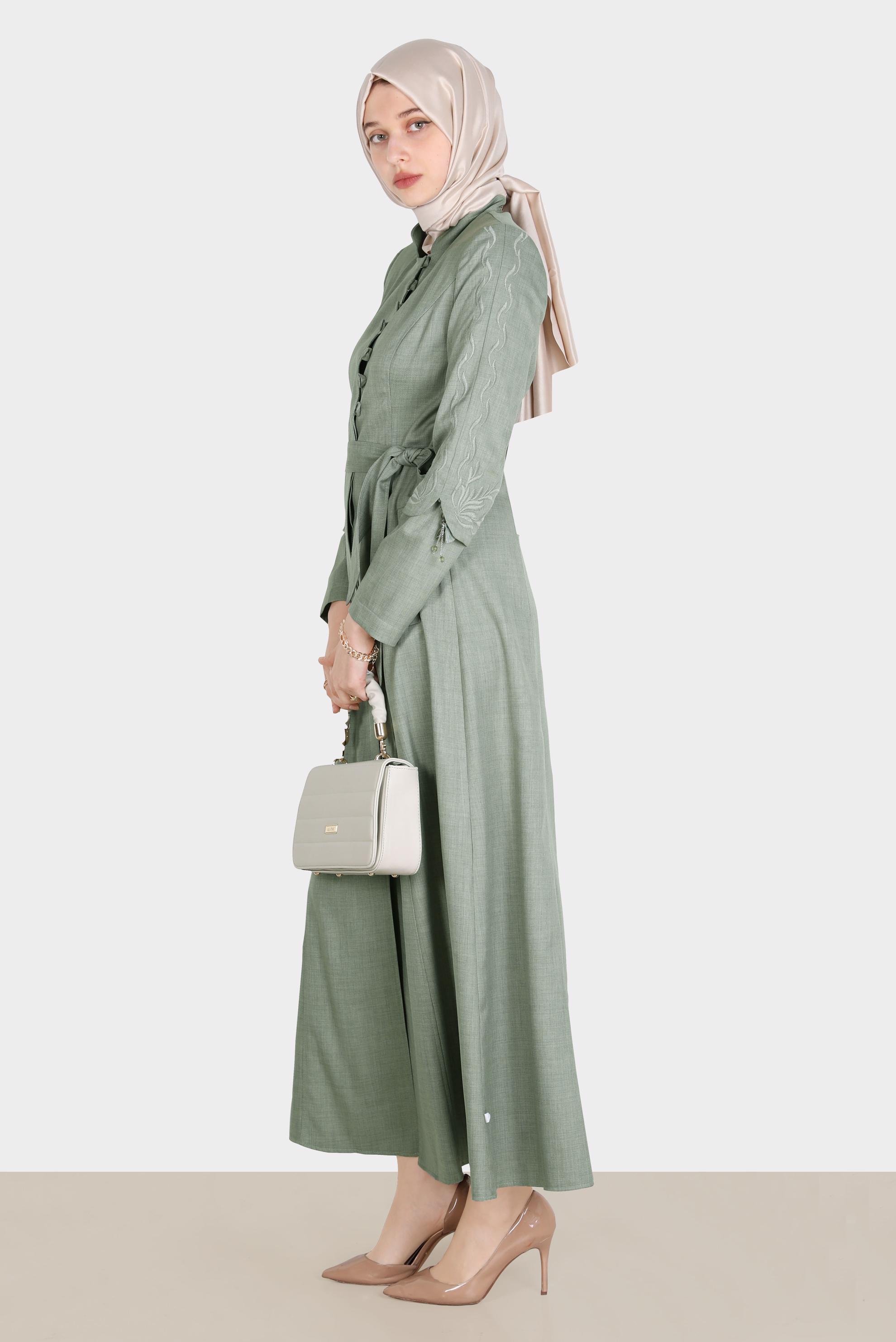 Tesettür giyim YEŞİL KOLLARI NAKIŞLI PARDESÜ 10573 