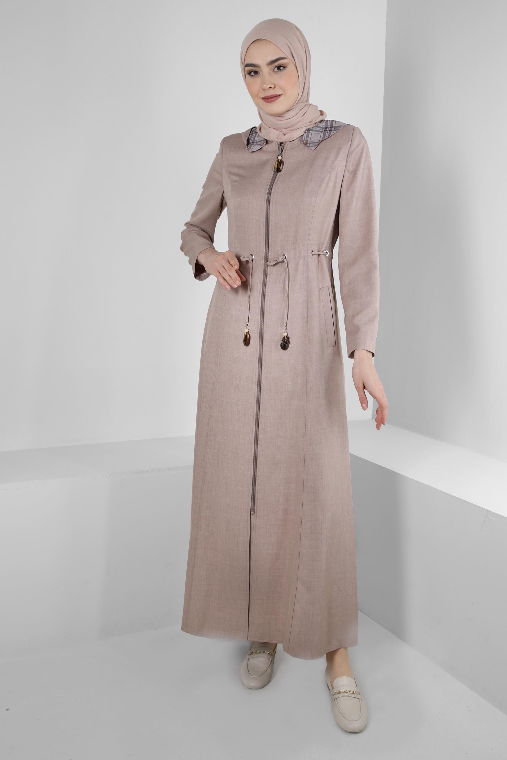 Tesettür giyim BEJ KAPÜŞONU EKOSE DESENLİ PARDESÜ 10576 