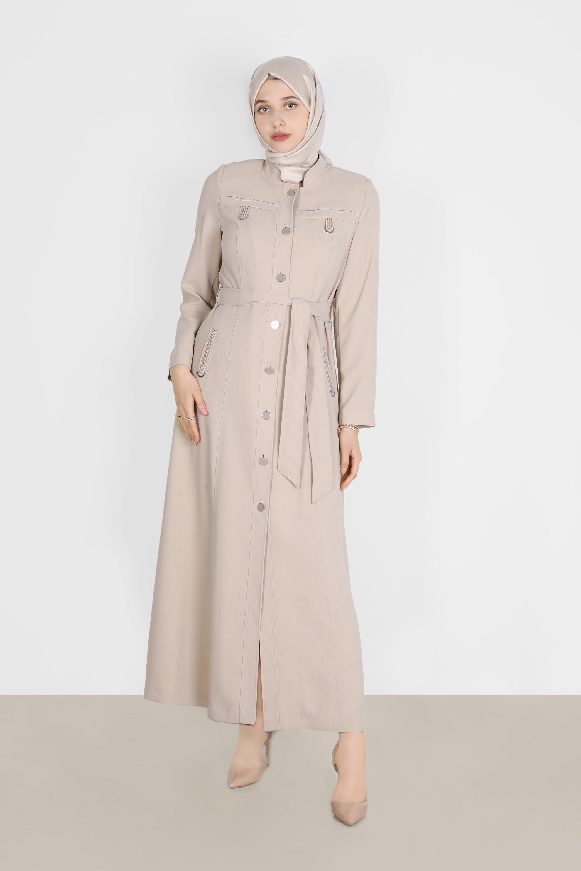 Tesettür giyim BEJ KUŞAKLI DÜĞMELİ PARDESÜ 10578 