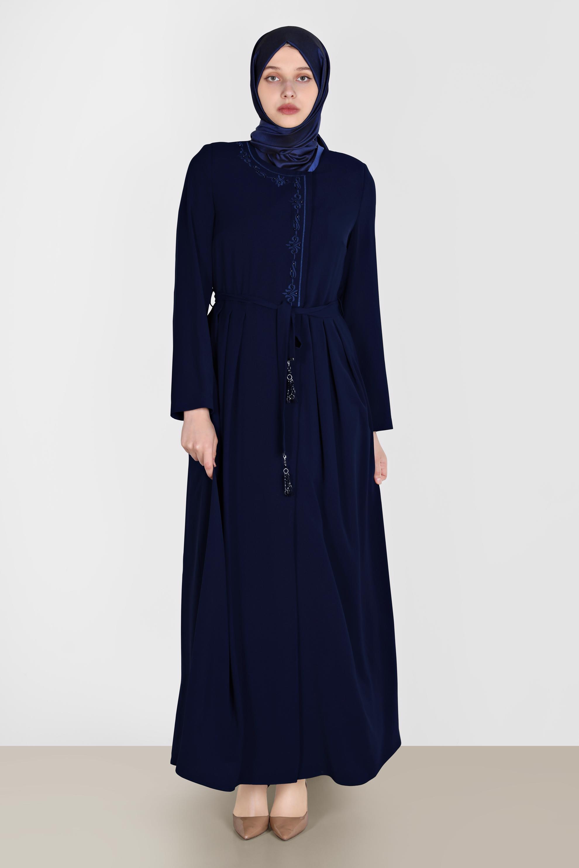 Tesettür giyim LACİVERT NAKIŞLI KUŞAKLI PARDESÜ 10580	
