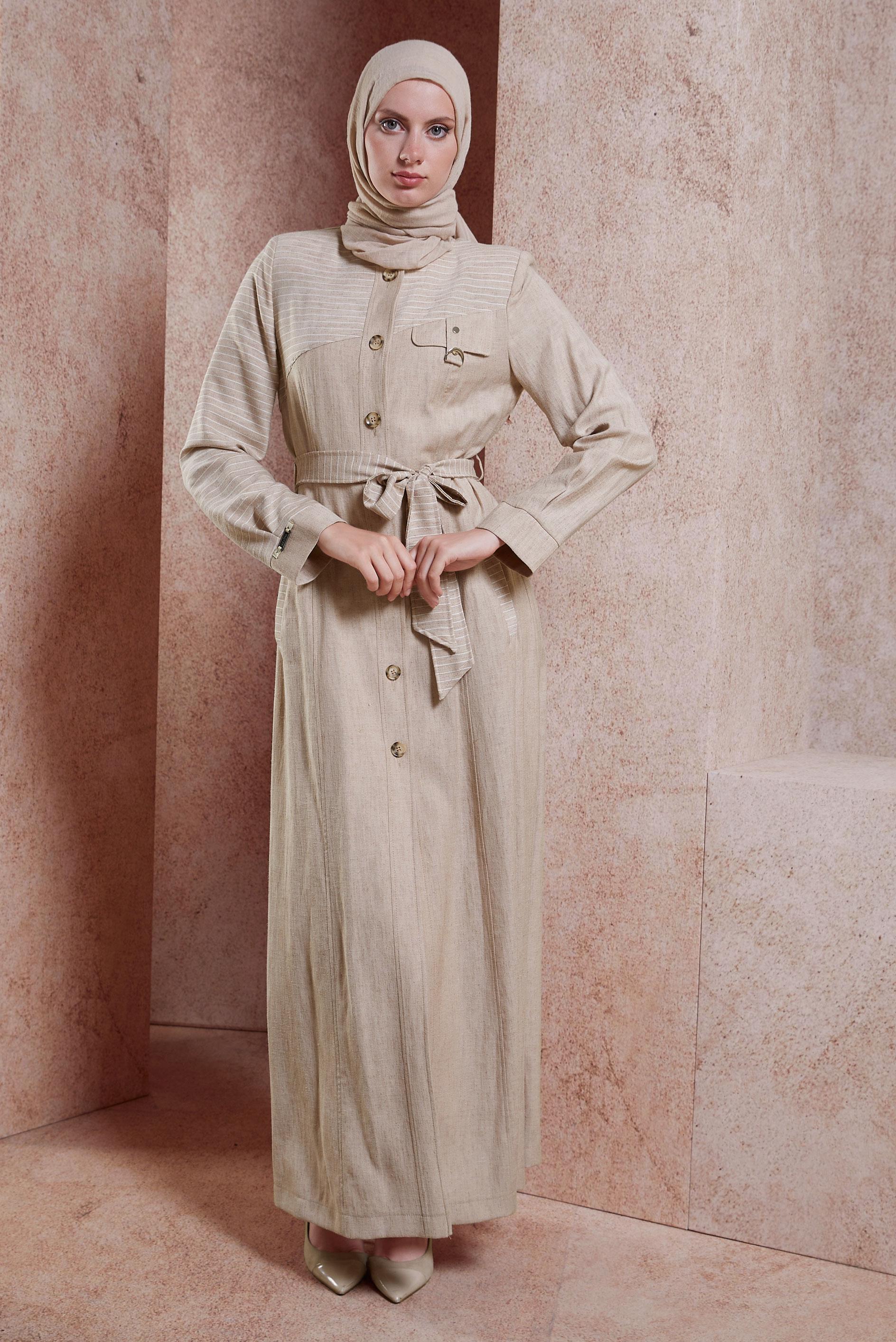 Tesettür giyim VİZON ÇİZGİLİ DÜĞMELİ KUŞAKLI PARDESÜ 10589