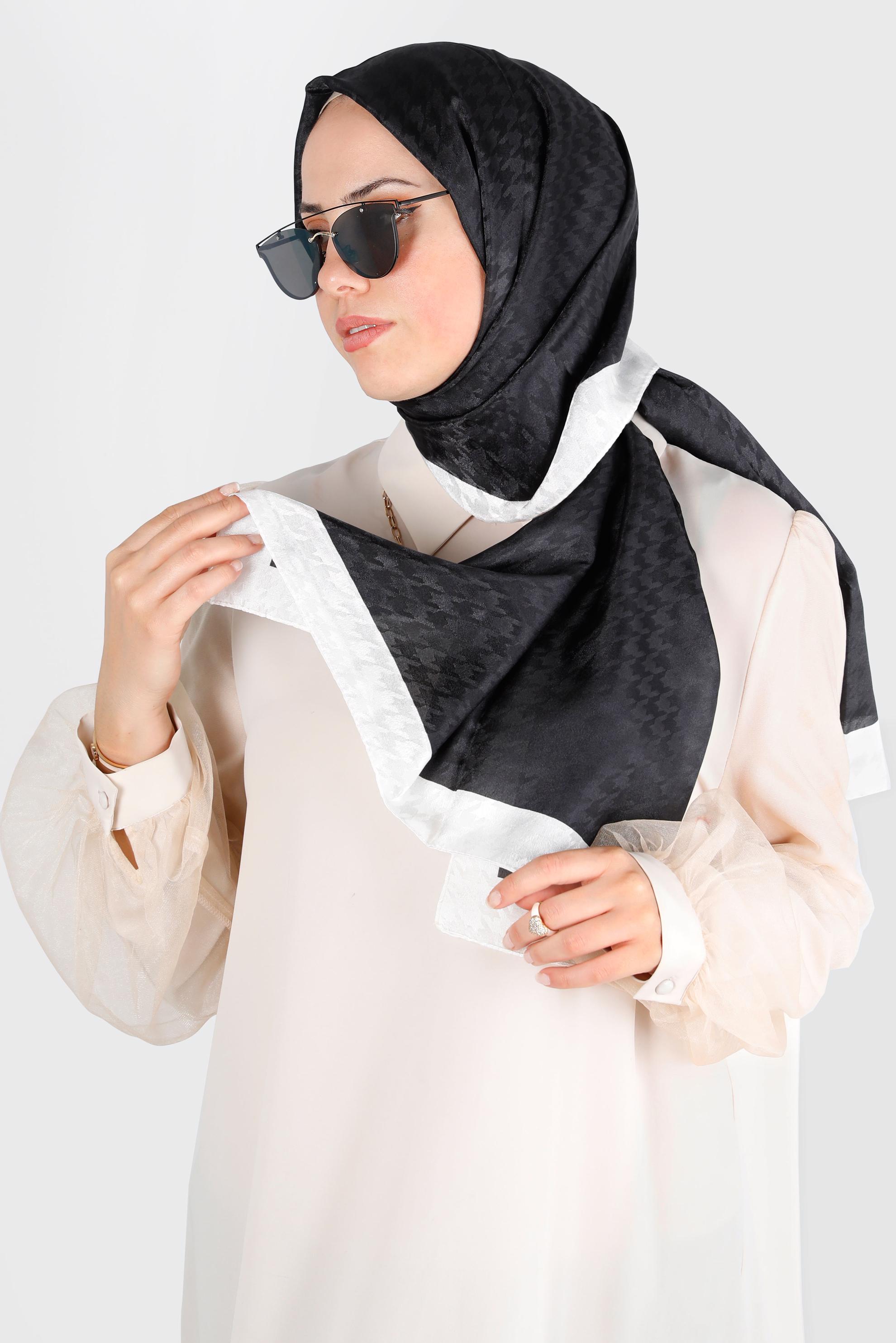 Tesettür giyim SİYAH ALVINA KAZAYAĞI DESENLİ ŞAL 8143