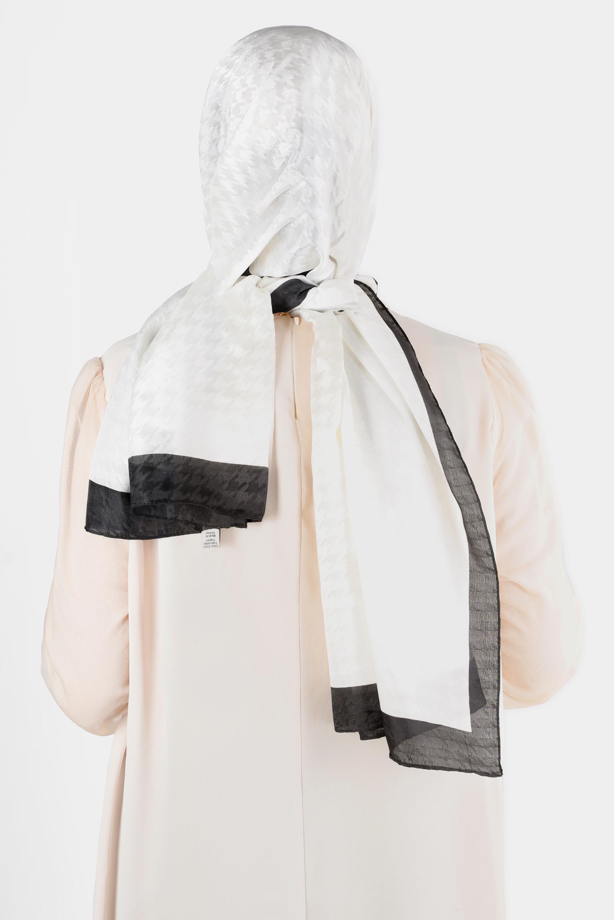 Tesettür giyim EKRU ALVINA KAZAYAĞI DESENLİ ŞAL 8143