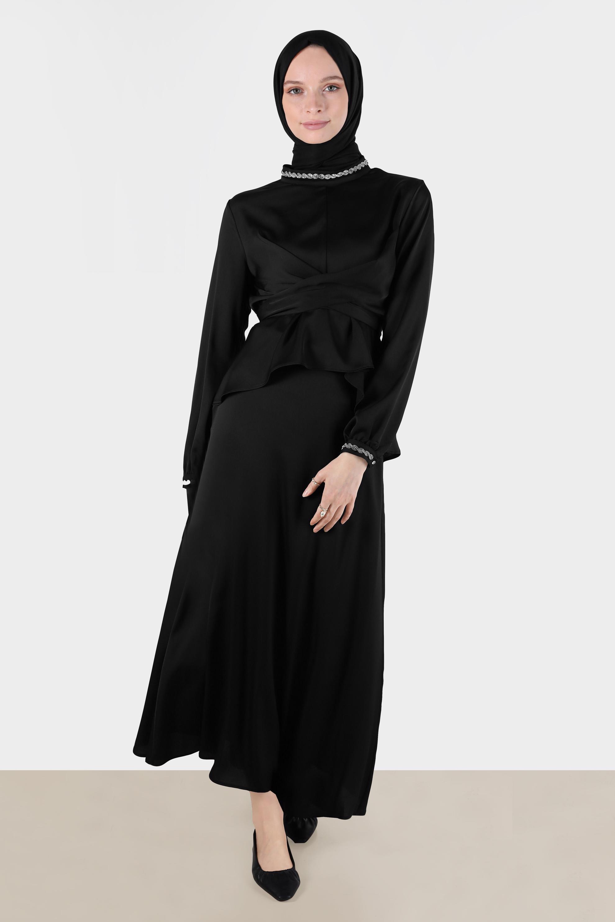 Tesettür giyim SİYAH ÇAPRAZ BAĞLAMALI SATEN İKİLİ ETEKLİ TAKIM 30280 