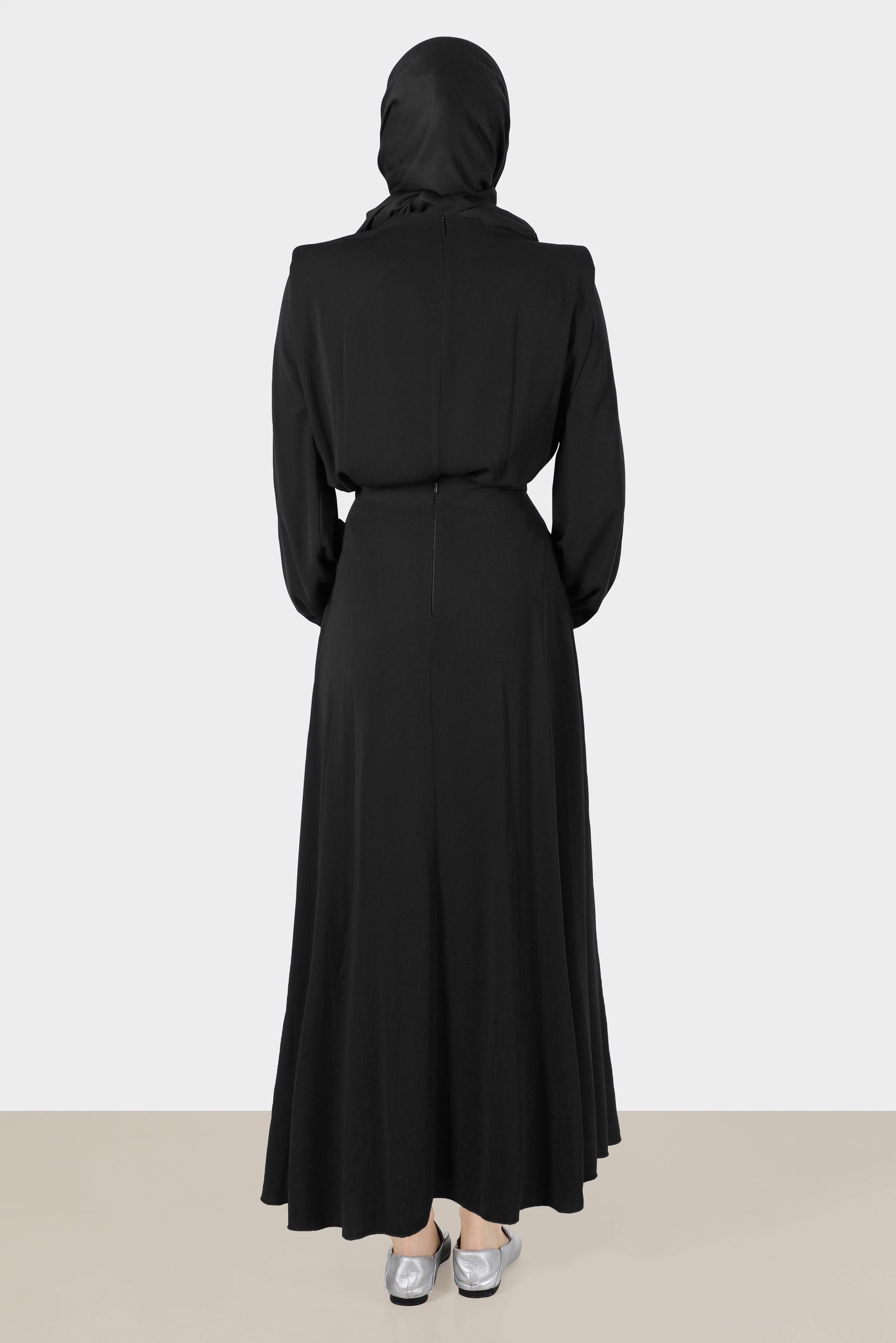 Tesettür giyim SİYAH VATKALI BAĞLAMA DETAYLI İKİLİ ETEKLİ TAKIM 42519 