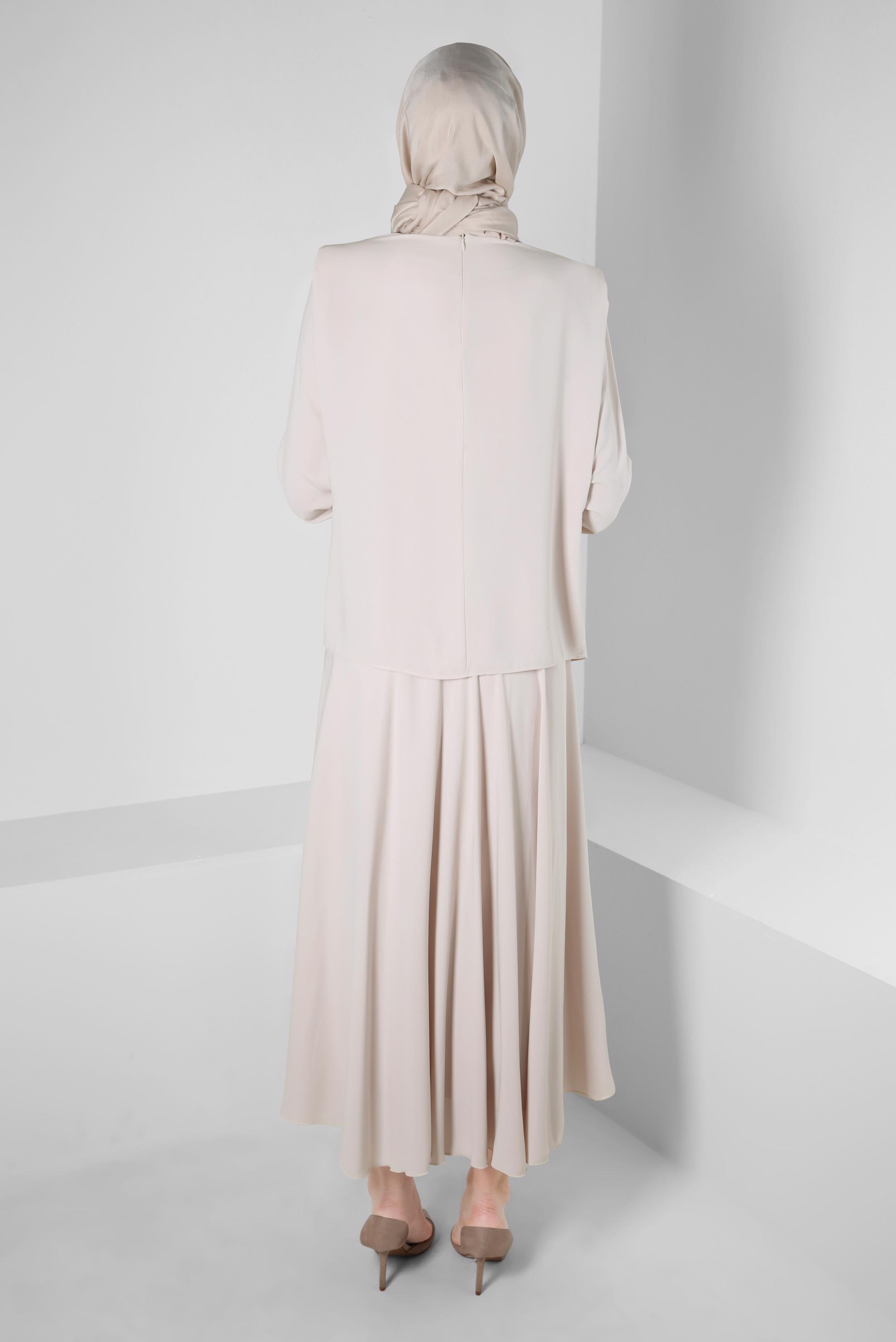 Tesettür giyim BEJ VATKALI BAĞLAMA DETAYLI İKİLİ ETEKLİ TAKIM 42519 