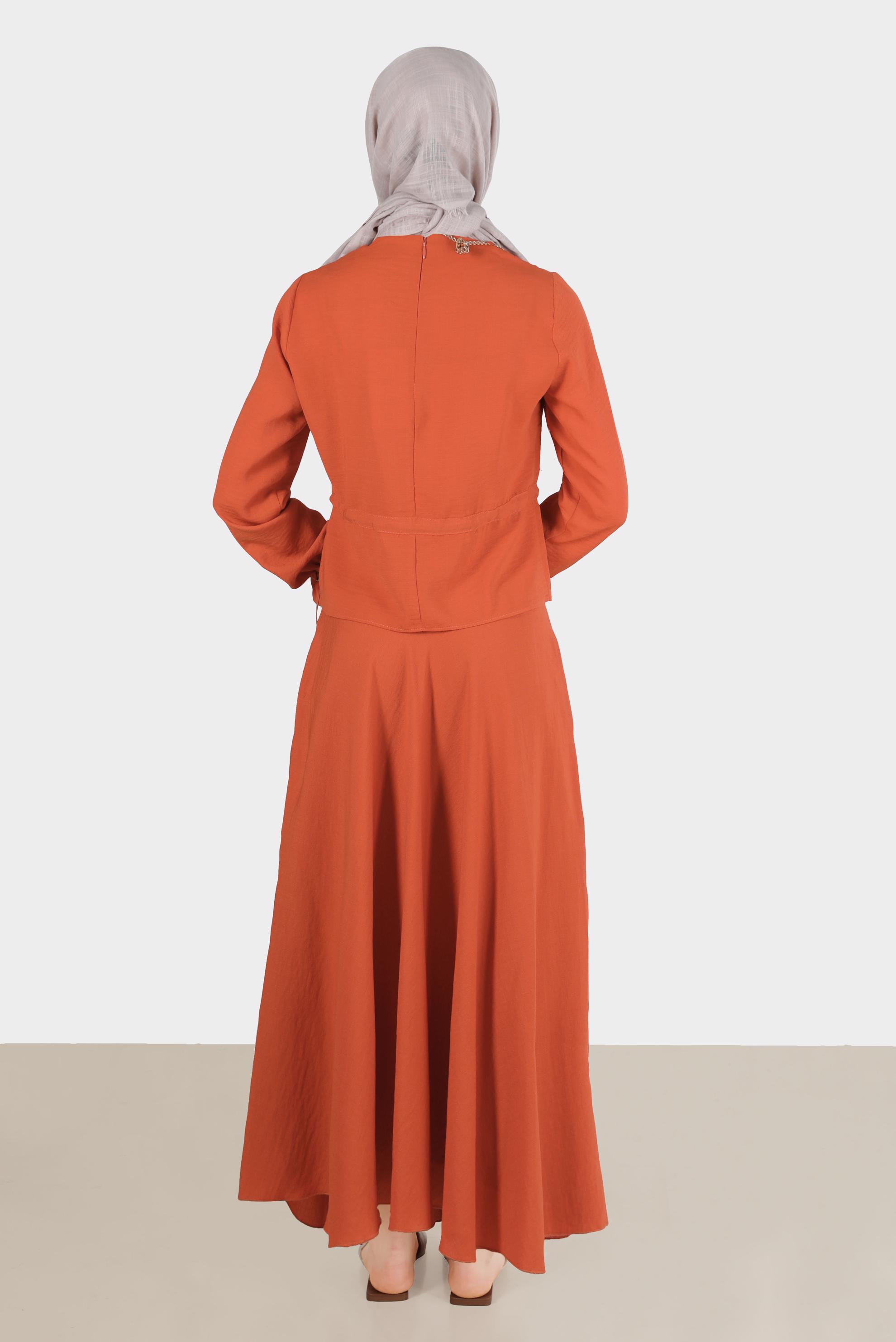 Tesettür giyim TURUNCU BELİ VE MANŞETLERİ BÜZGÜLÜ İKİLİ ETEKLİ TAKIM 42589 