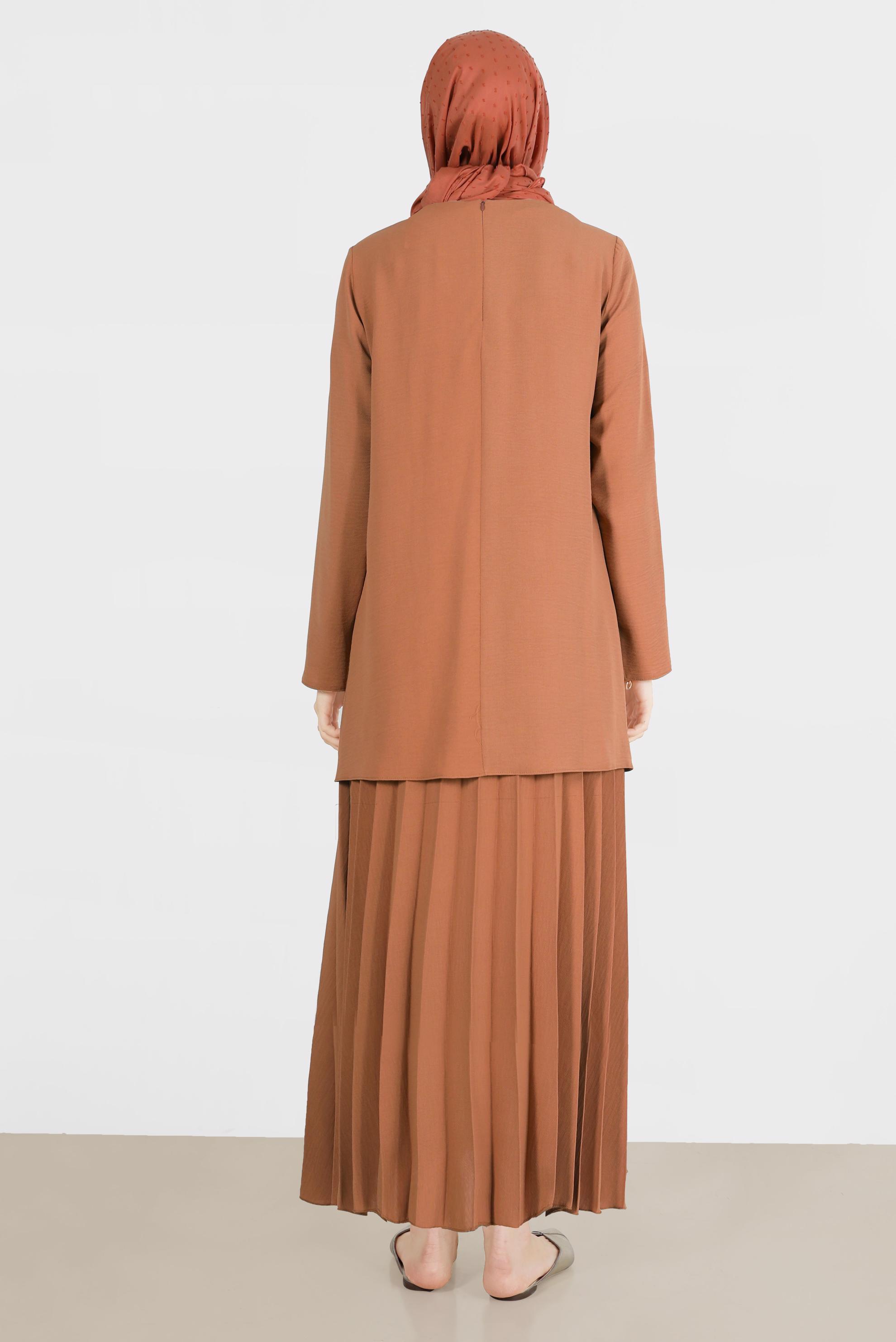 Tesettür giyim TABA SİMLİ RİBANALI DÜĞMELİ İKİLİ ETEKLİ TAKIM 42607