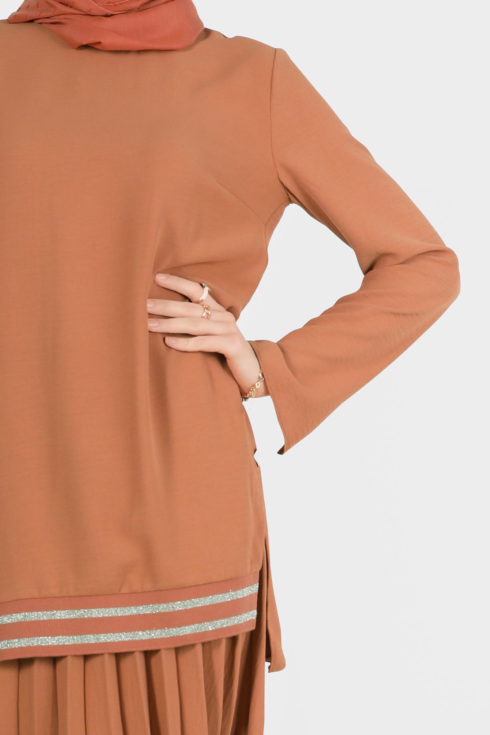 Tesettür giyim TABA SİMLİ RİBANALI DÜĞMELİ İKİLİ ETEKLİ TAKIM 42607