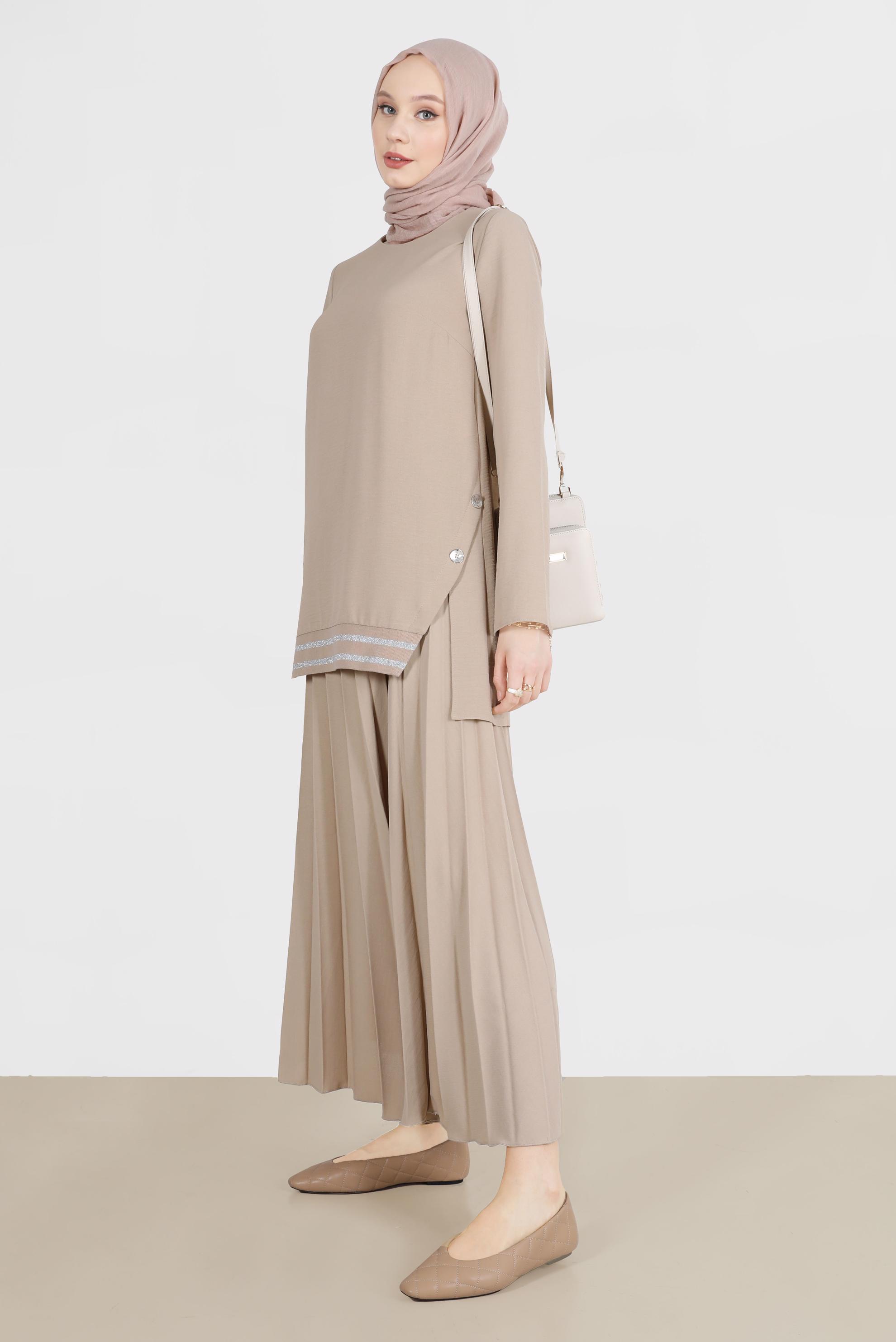 Tesettür giyim KUM SİMLİ RİBANALI DÜĞMELİ İKİLİ ETEKLİ TAKIM 42607