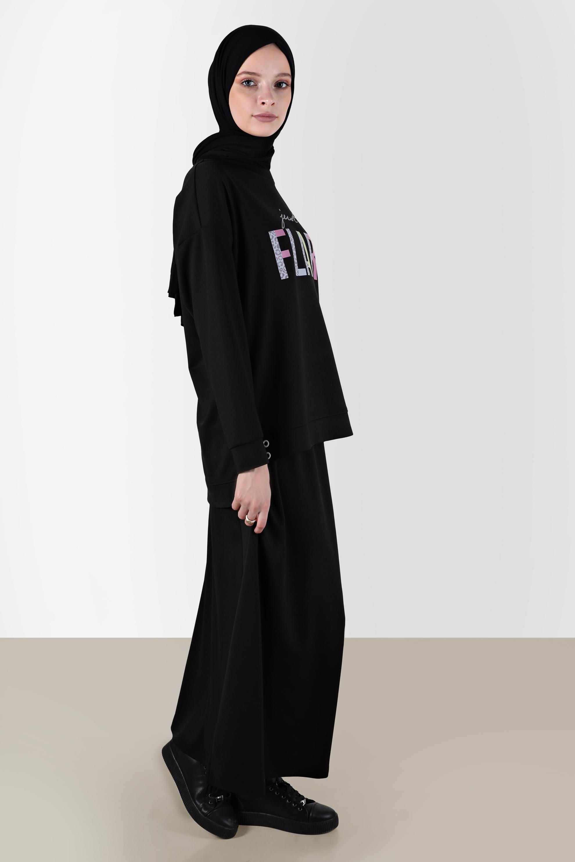 Tesettür giyim SİYAH YAZI BASKILI İKİLİ ETEKLİ TAKIM 42657 