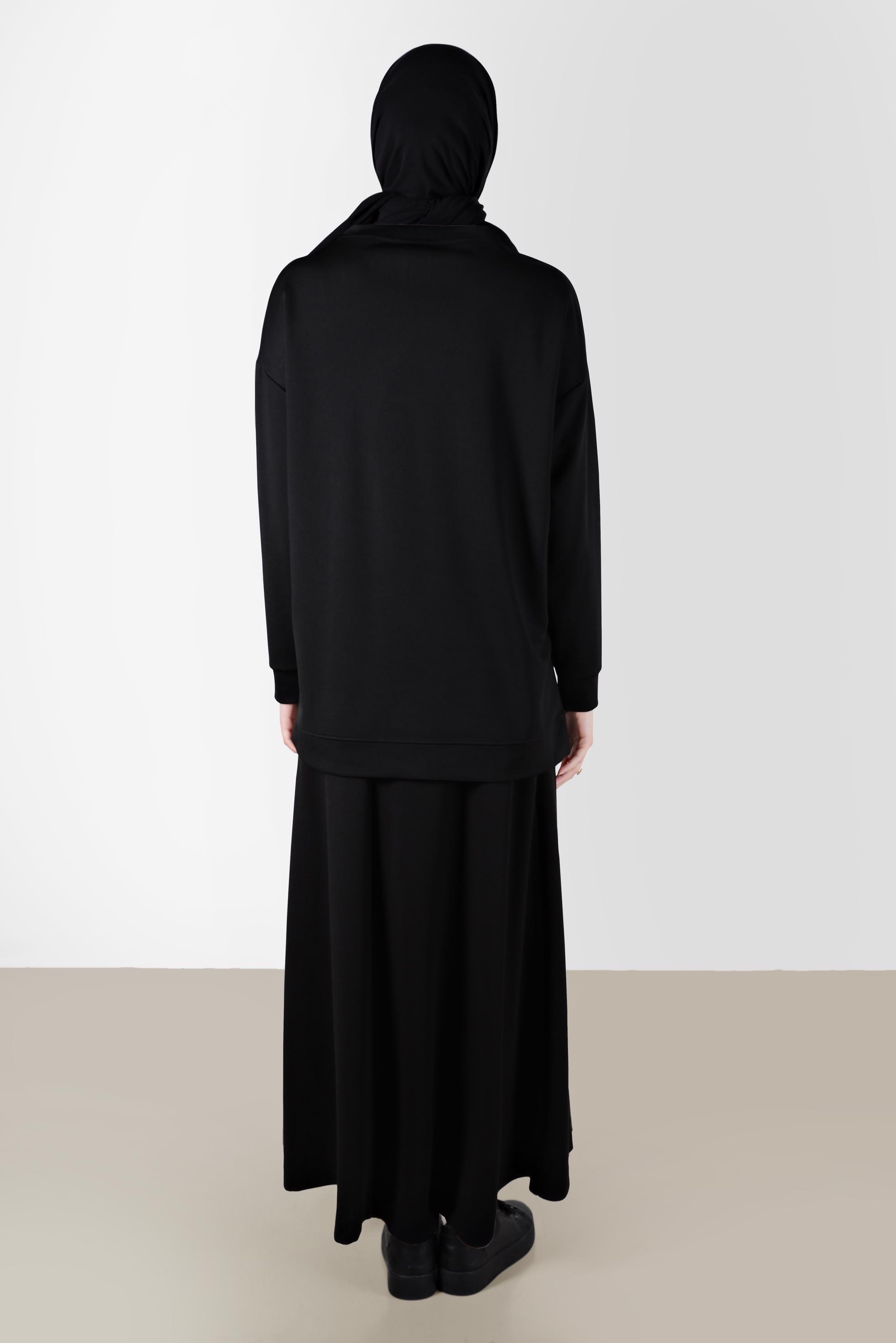 Tesettür giyim SİYAH YAZI BASKILI İKİLİ ETEKLİ TAKIM 42657 