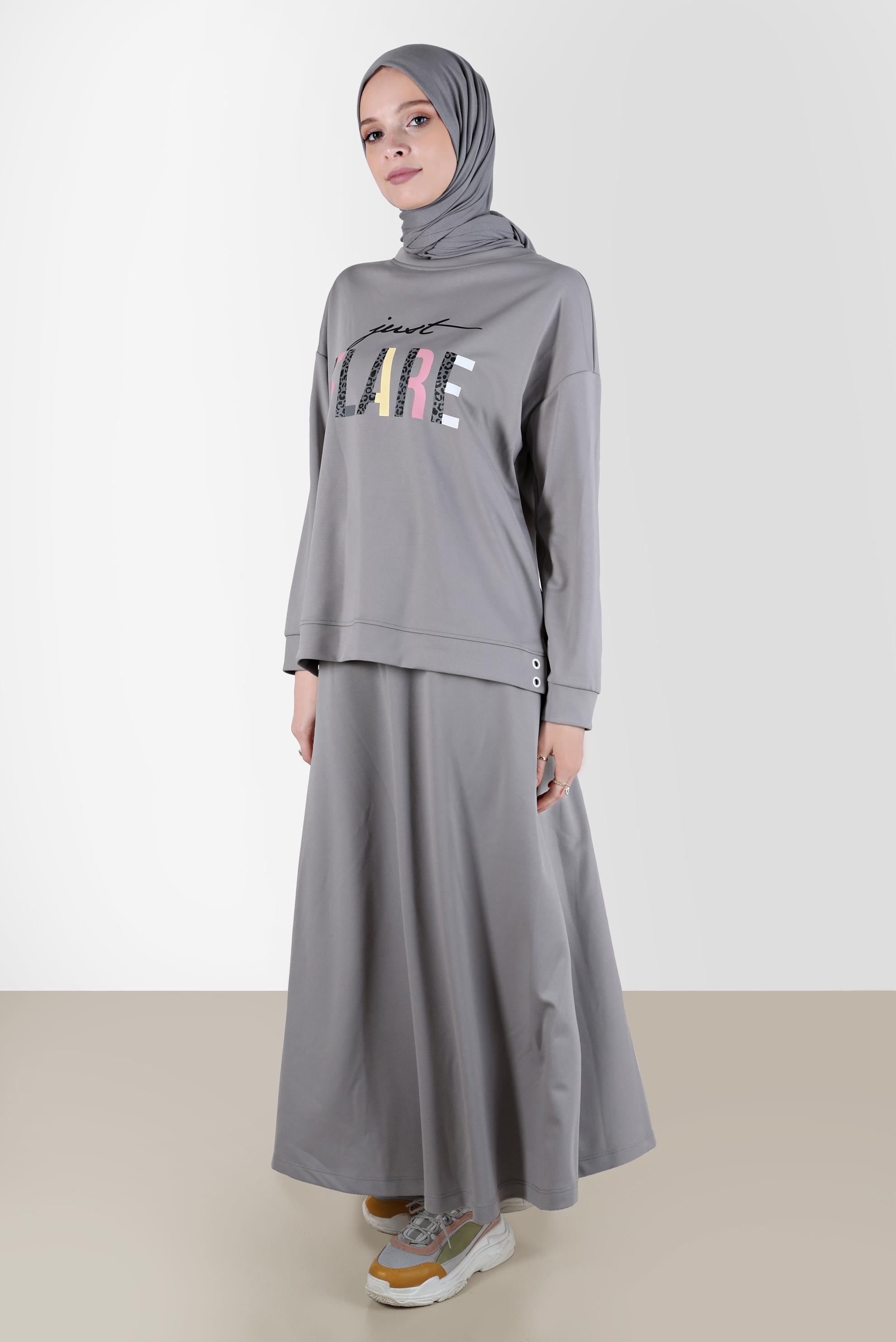 Tesettür giyim GRİ YAZI BASKILI İKİLİ ETEKLİ TAKIM 42657 