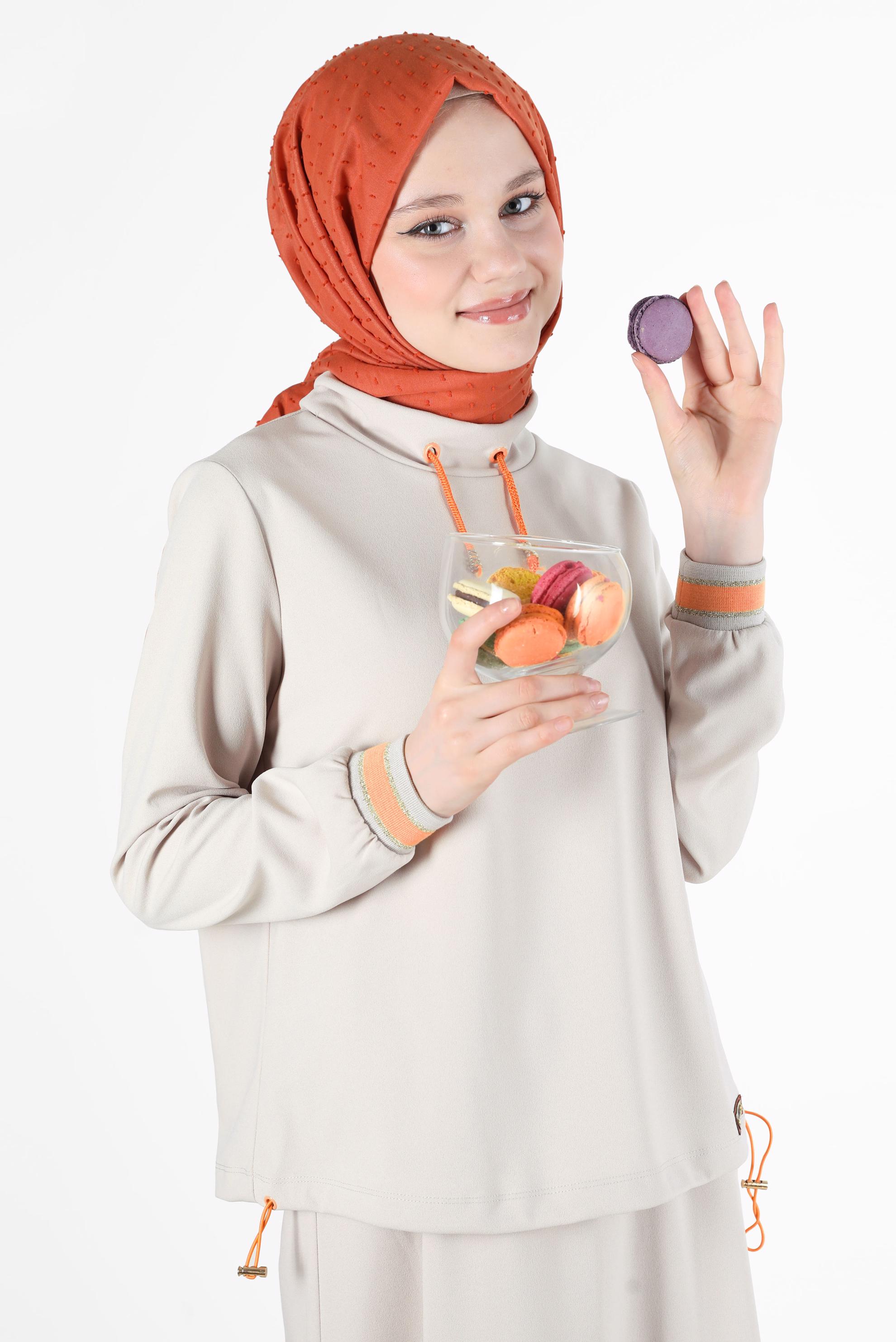 Tesettür giyim BEJ DİK YAKA BAĞCIKLI İKİLİ ETEKLİ TAKIM 42659 