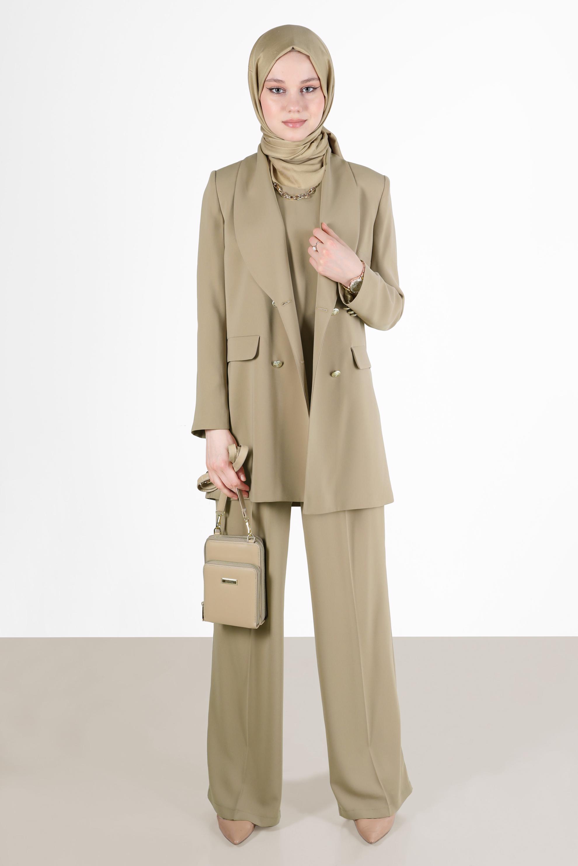Tesettür giyim VİZON KRUVAZE YAKA DÜĞME DETAYLI ÜÇLÜ PANT. TAKIM 30255 