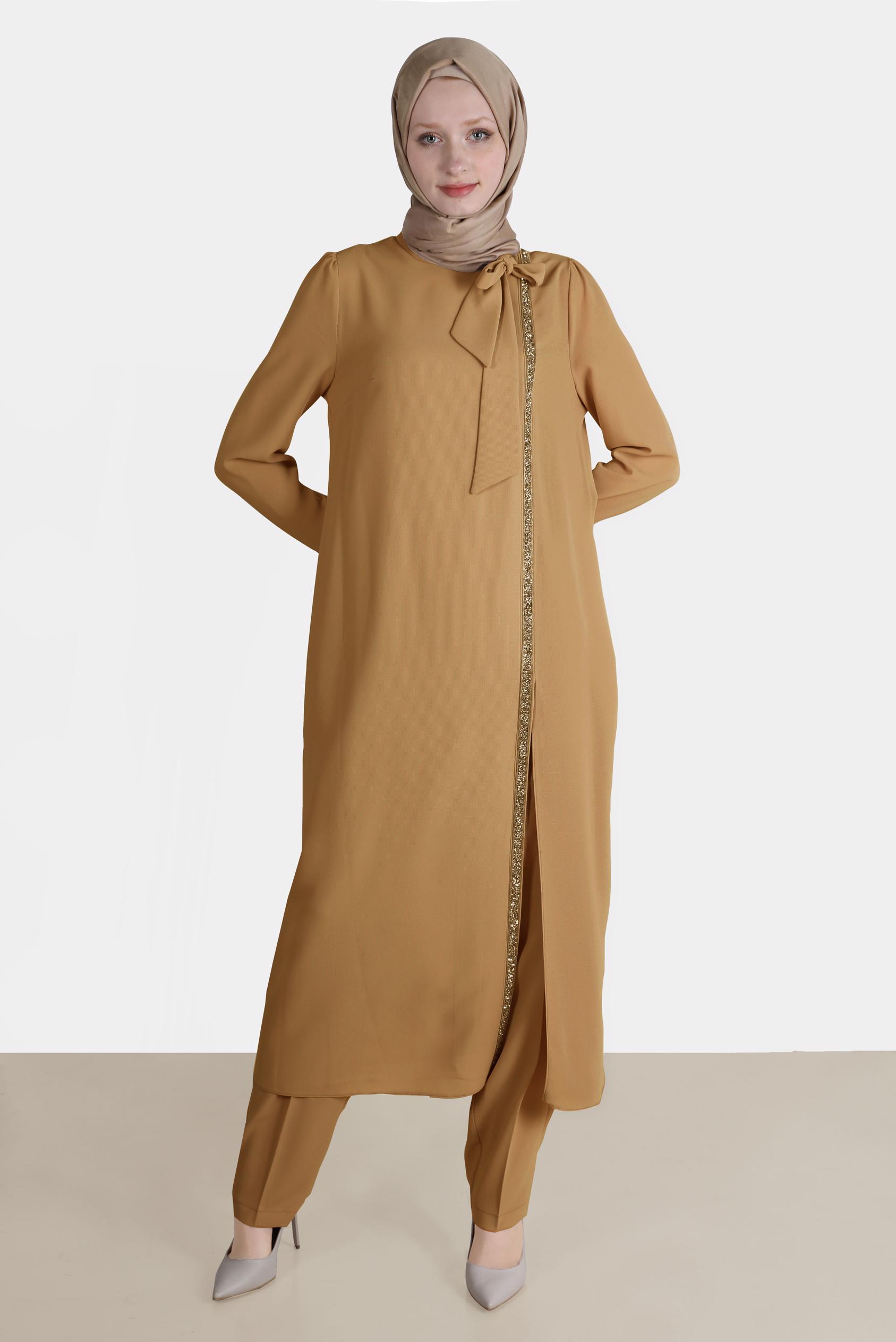 Tesettür giyim KAHVE BAĞLAMA DETAYLI TAŞLI İKİLİ PANTOLONLU TAKIM 30266
