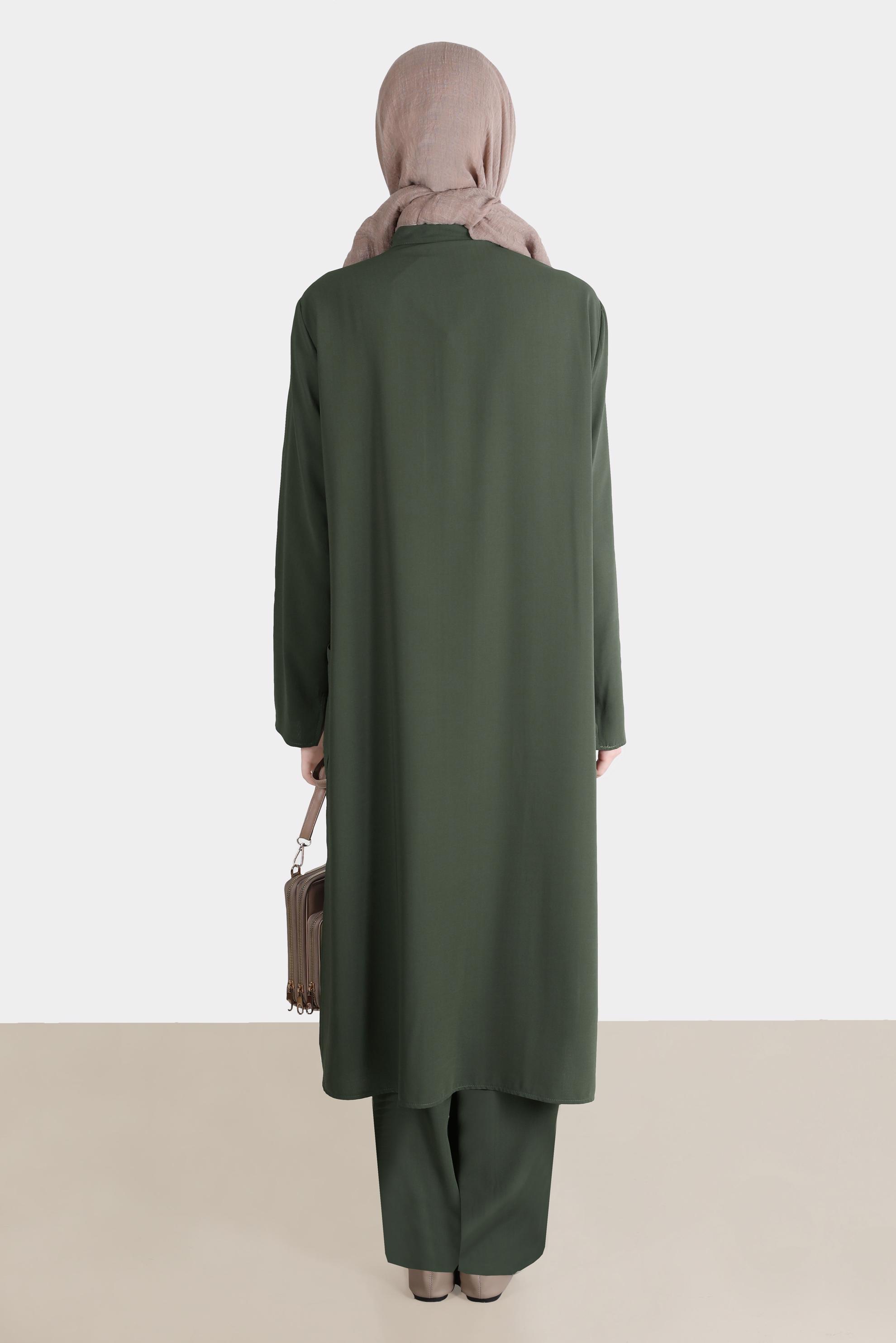 Tesettür giyim HAKİ BOYDAN DÜĞMELİ YIRTMAÇ DETAYLI İKİLİ PANT. TAKIM 42517 