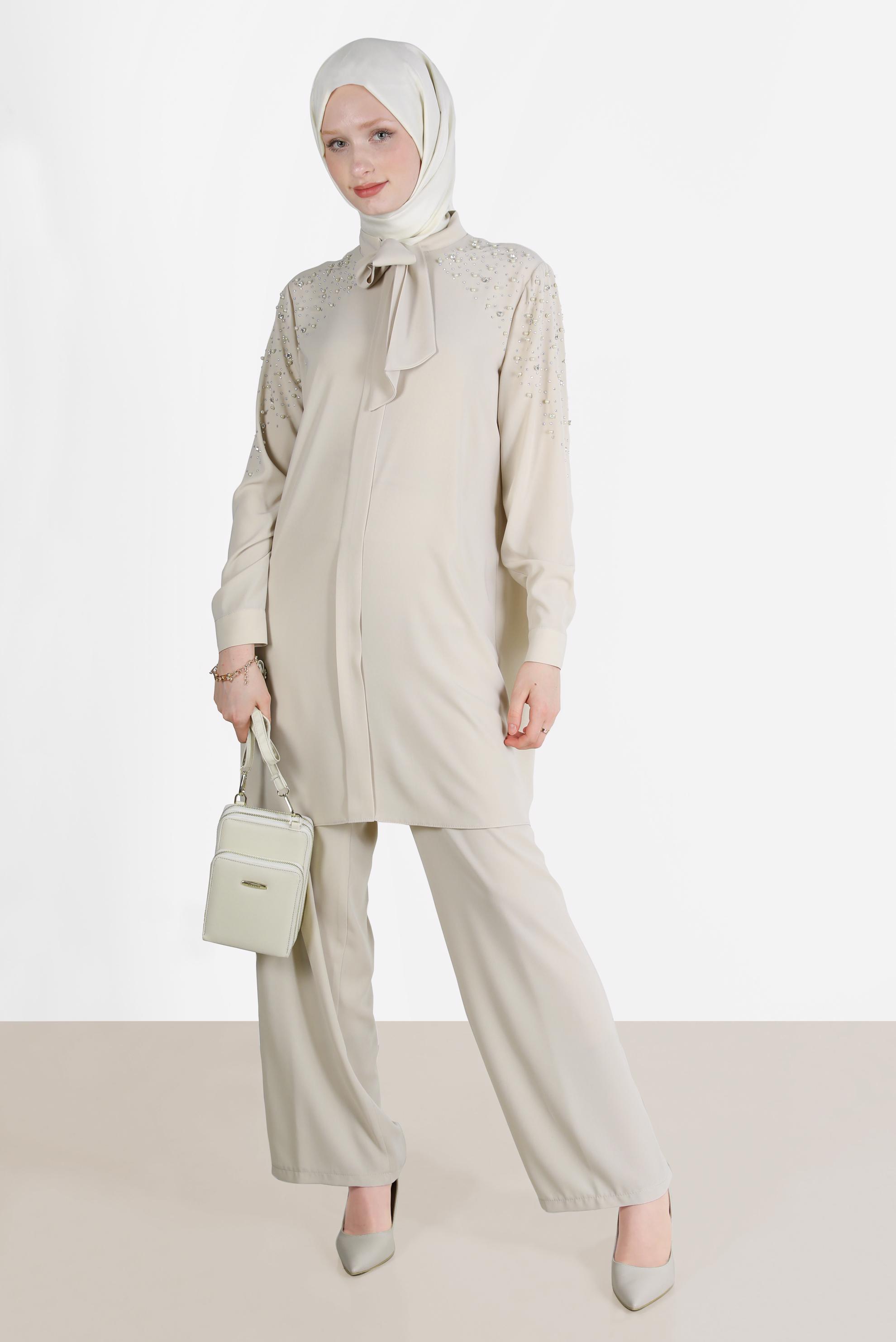 Tesettür giyim BEJ TAŞLI YAKASI BAĞLAMALI İKİLİ PANT.TAKIMI 42547