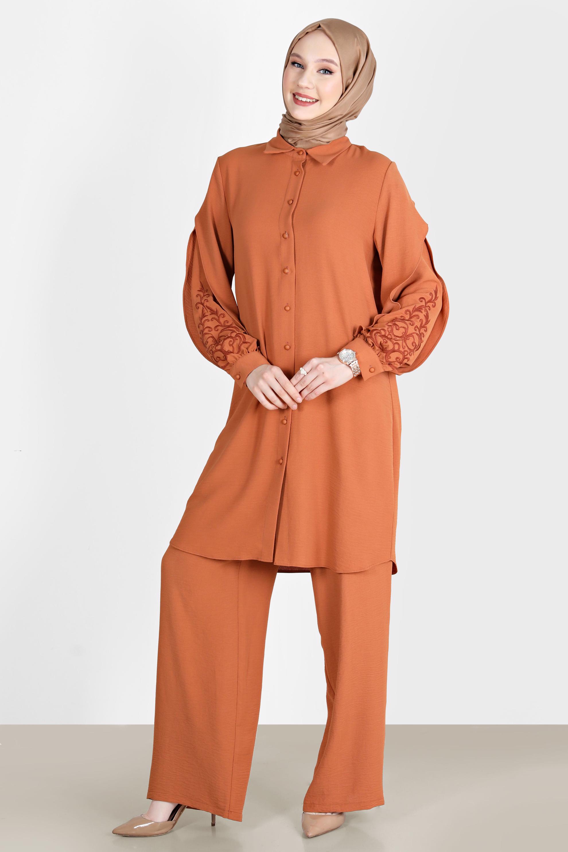 Tesettür giyim TABA KOLLARI NAKIŞLI VOLAN DETAYLI İKİLİ PANT. TAKIM 42608 