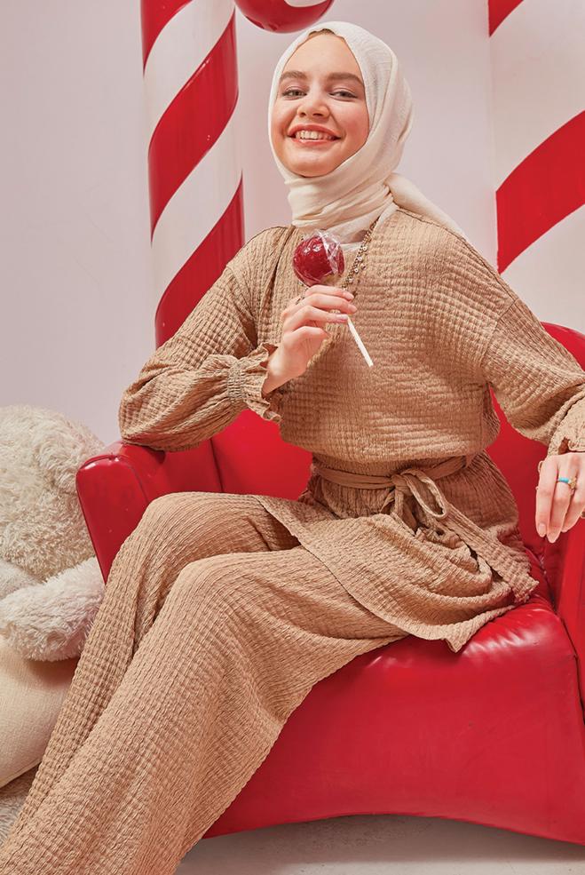 Tesettür giyim  WAFFLE EFEKTLİ İKİLİ PANTOLONLU TAKIM 42716  - ALVİNA