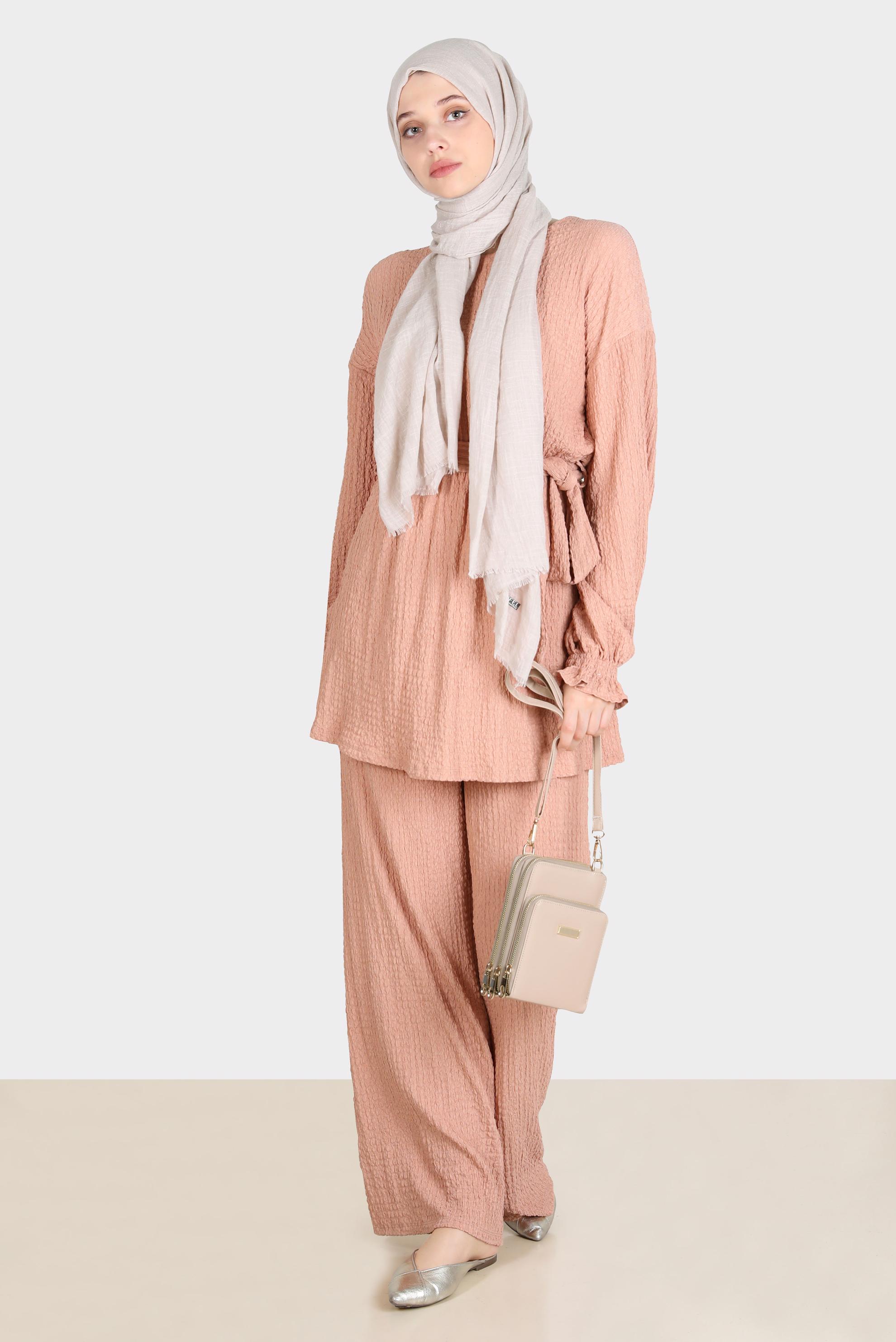 Tesettür giyim PUDRA WAFFLE EFEKTLİ İKİLİ PANTOLONLU TAKIM 42716 