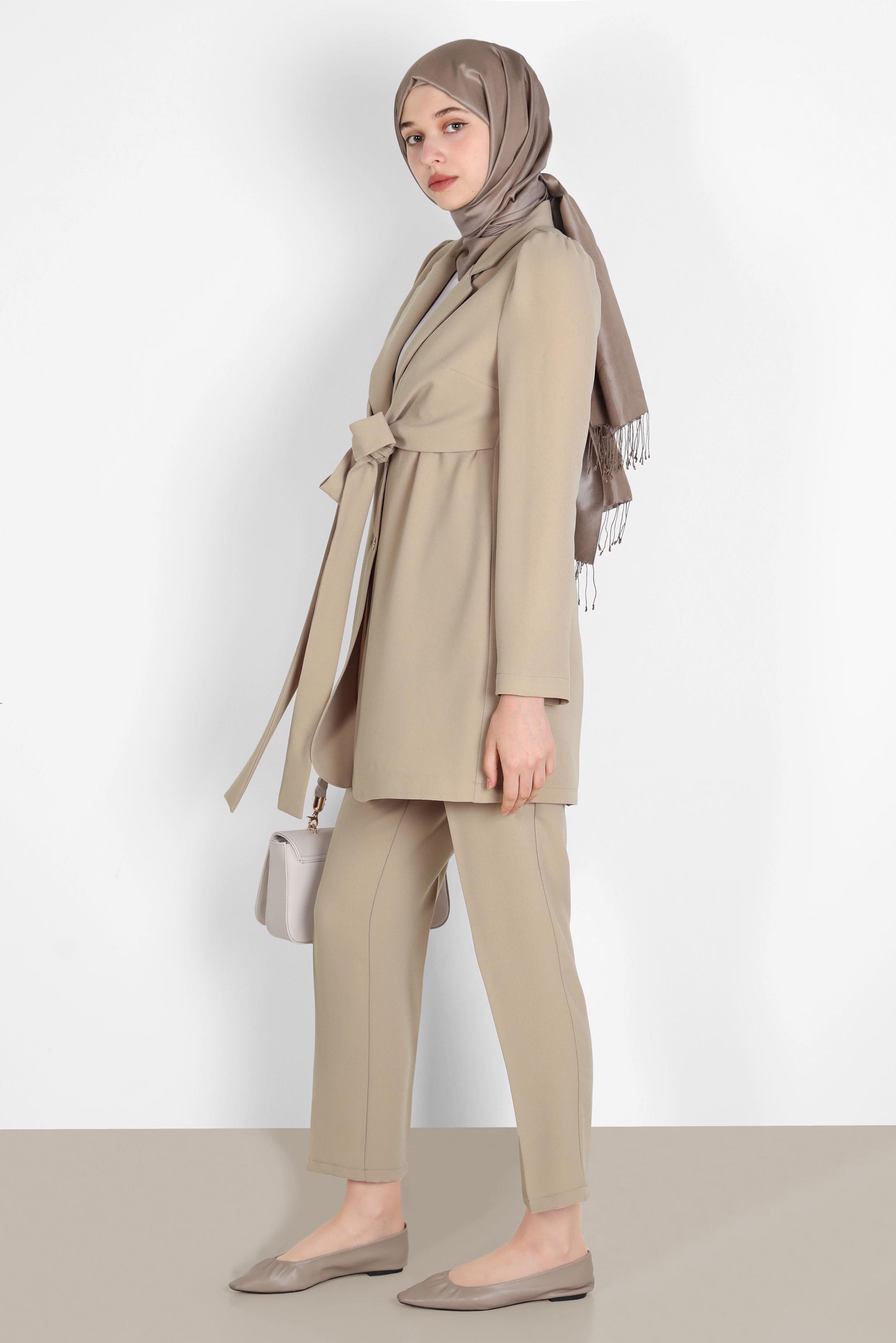 Tesettür giyim BEJ BAĞLAMA DETAYLI İKİLİ KLASİK PANT. TAKIM 42770 