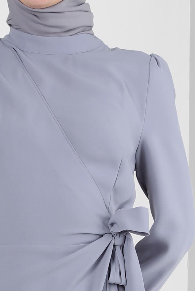 Tesettür giyim GRİ BAĞLAMA DETAYLI KREP TULUM 42885 - ALVİNA
