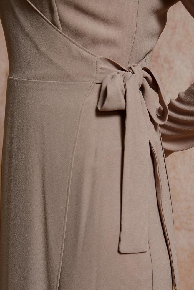 Tesettür giyim BEJ BAĞLAMA DETAYLI KREP TULUM 42885 - ALVİNA