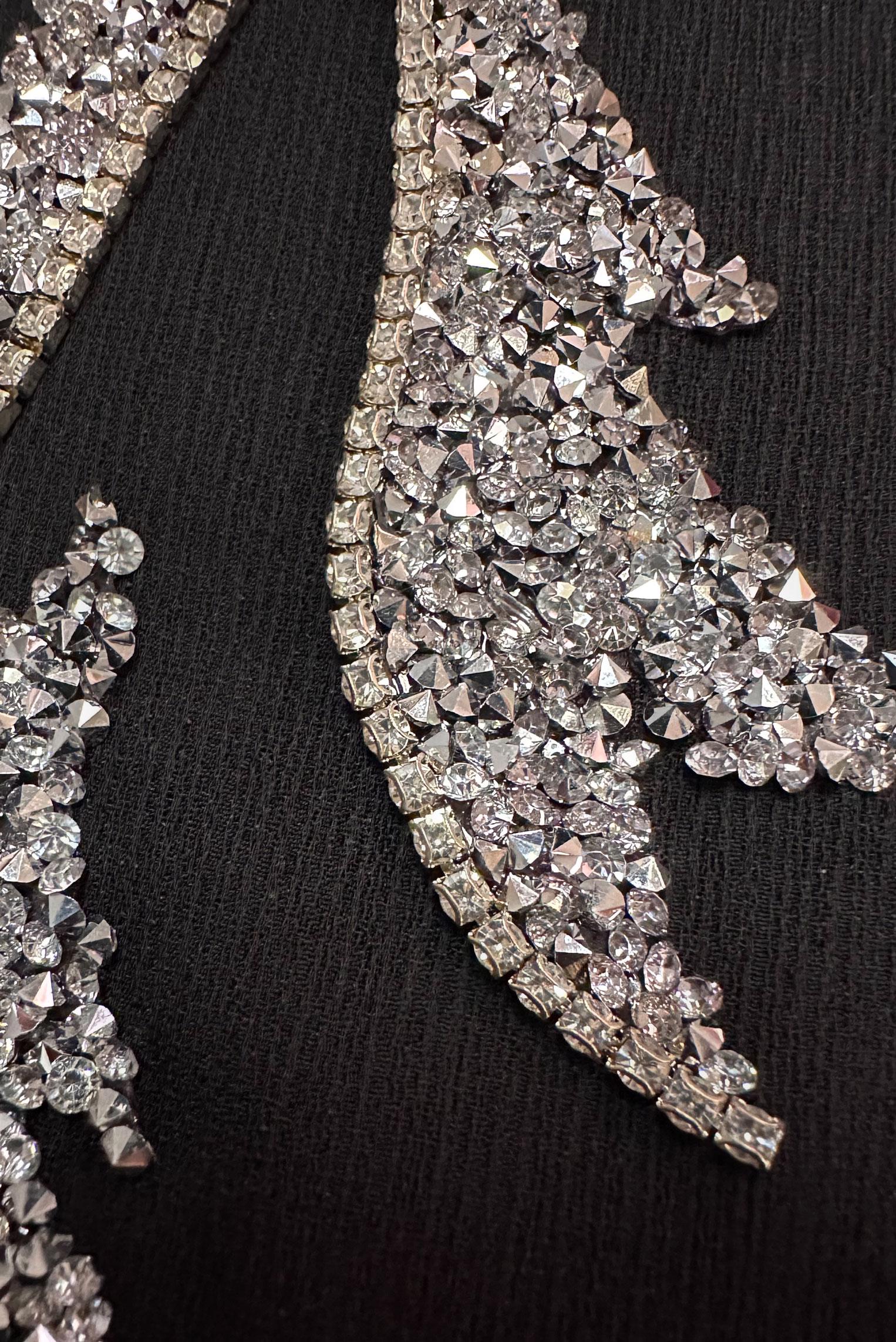 Tesettür giyim SİYAH GÖMLEK YAKA TAŞ DETAYLI TUNİK 20233