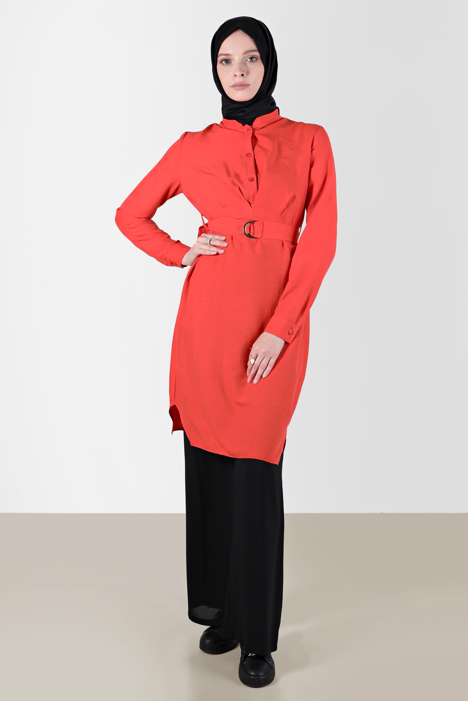 Tesettür giyim KIRMIZI KUŞAKLI DÜĞMELİ TUNİK 41752 