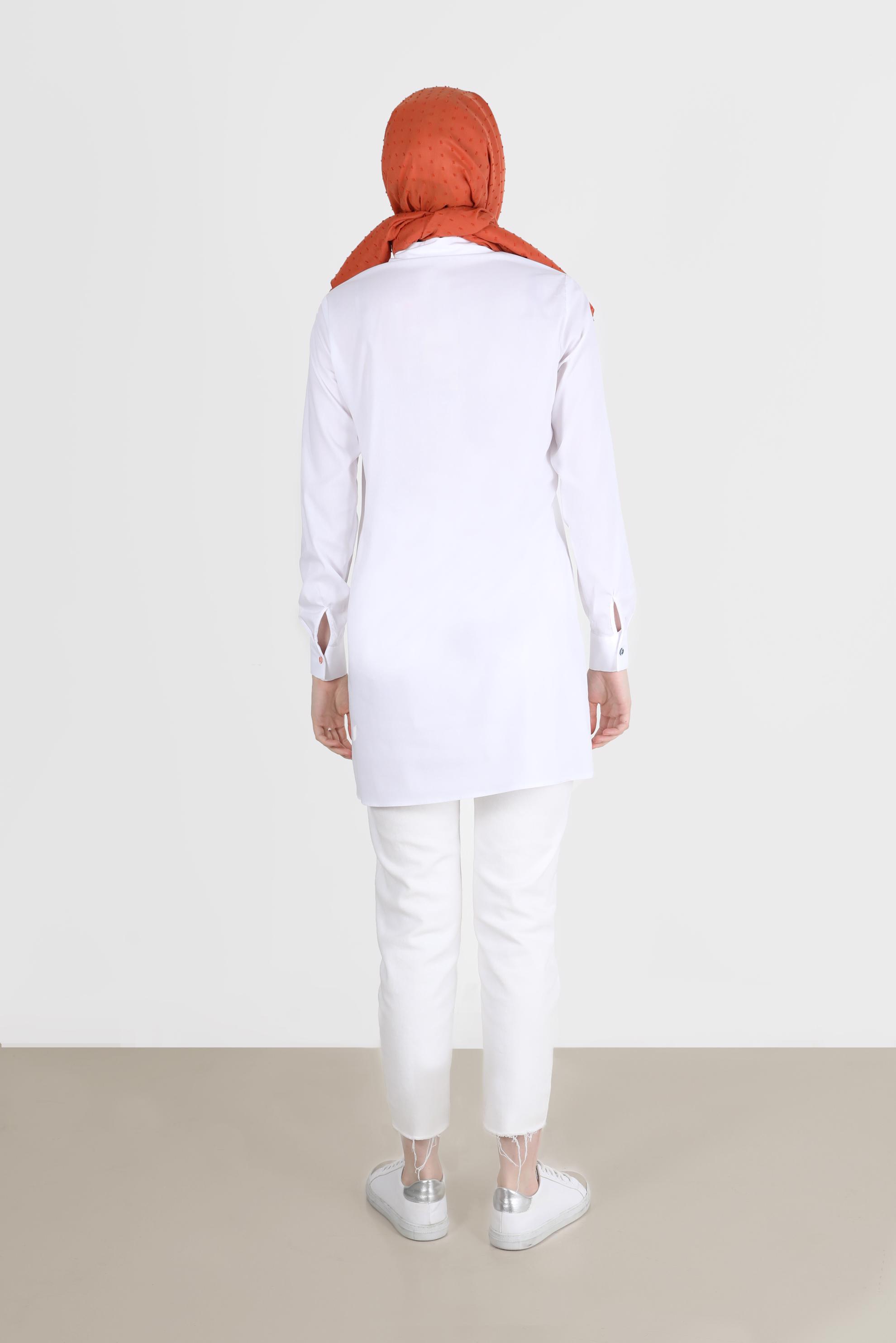 Tesettür giyim BEYAZ NAKIŞ DETAYLI DÜĞMELİ TUNİK 41754-1 