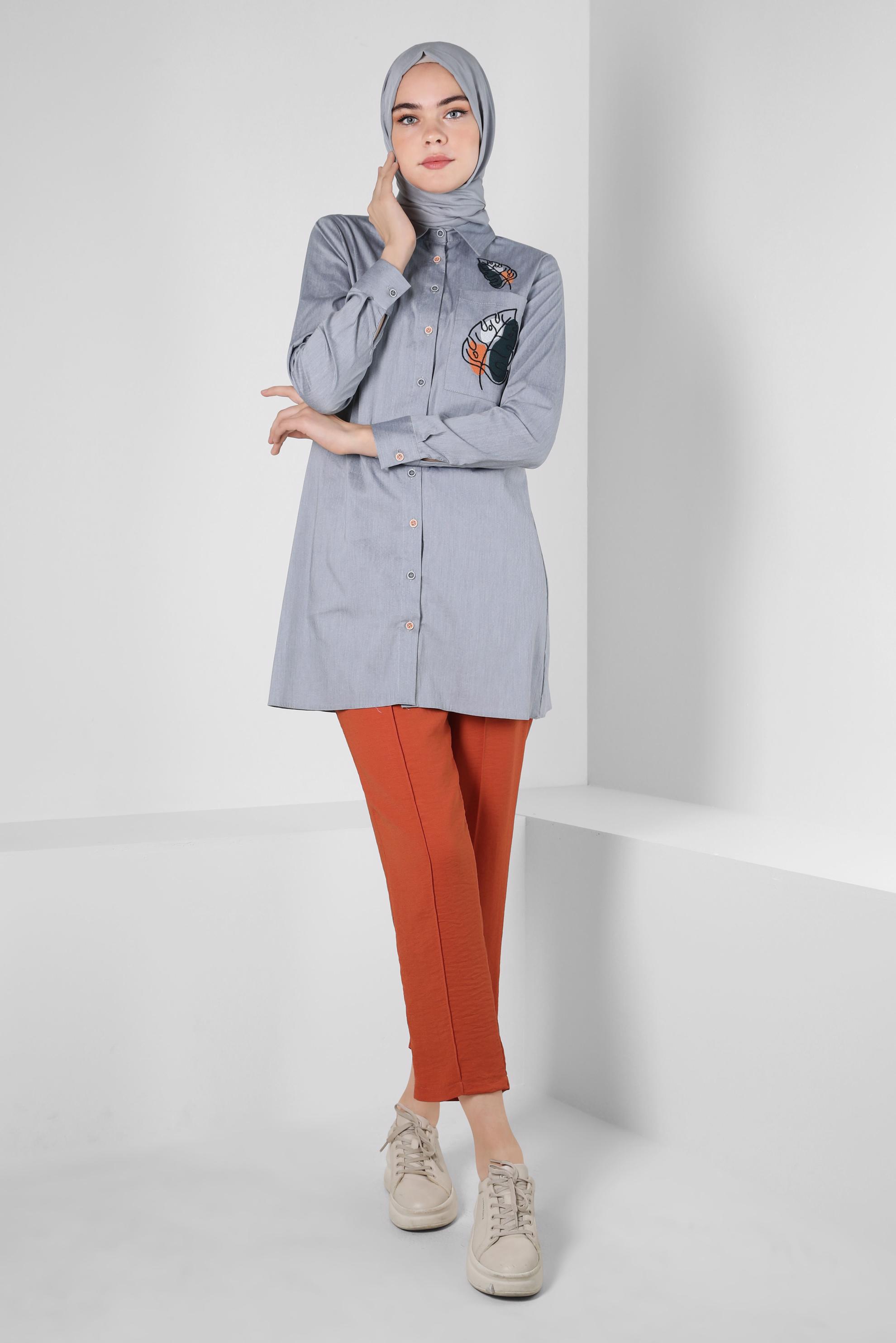 Tesettür giyim GRİ NAKIŞ DETAYLI DÜĞMELİ TUNİK 41754-1 