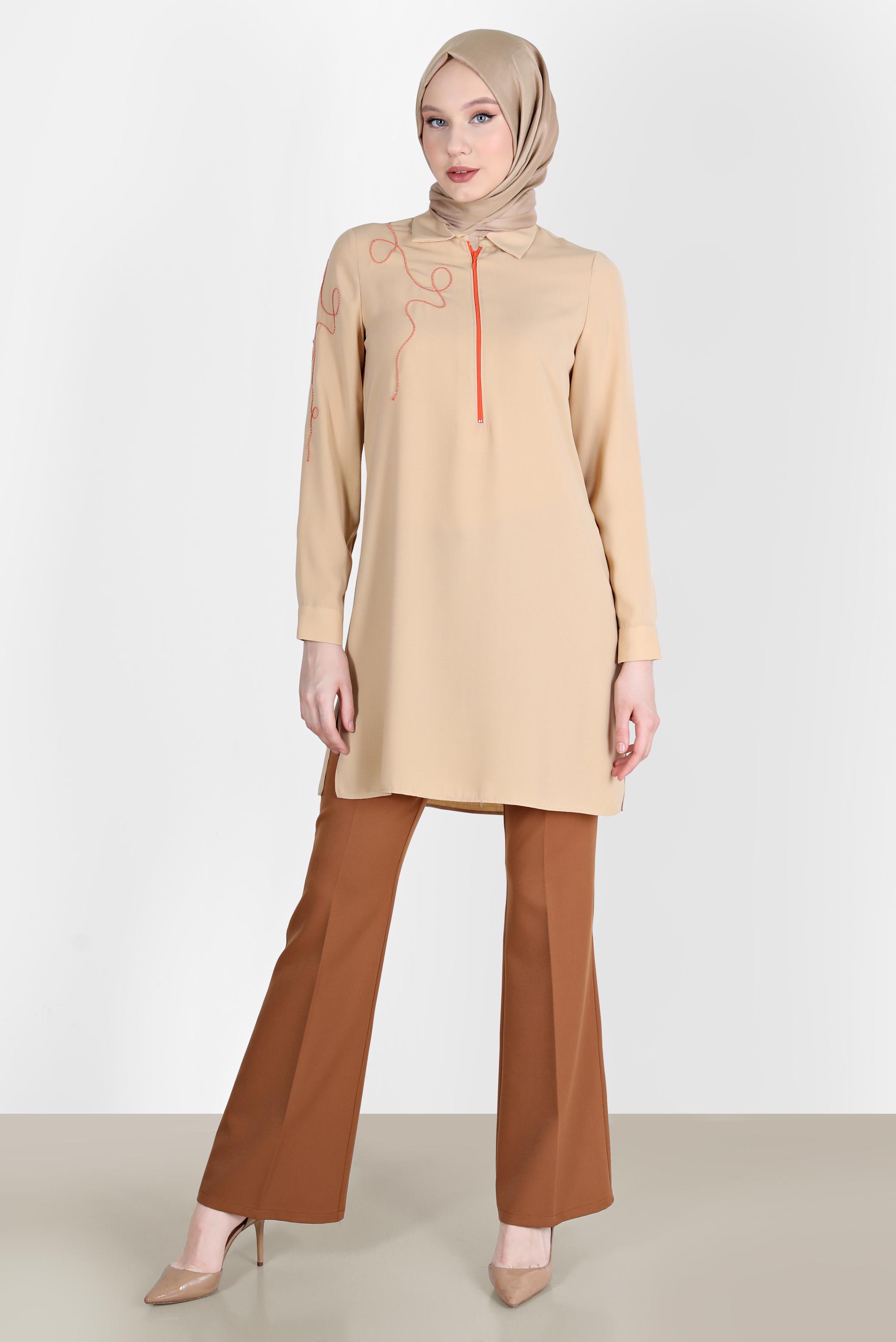 Tesettür giyim BEJ NAKIŞ DETAYLI FERMUARLI TUNİK 41758 