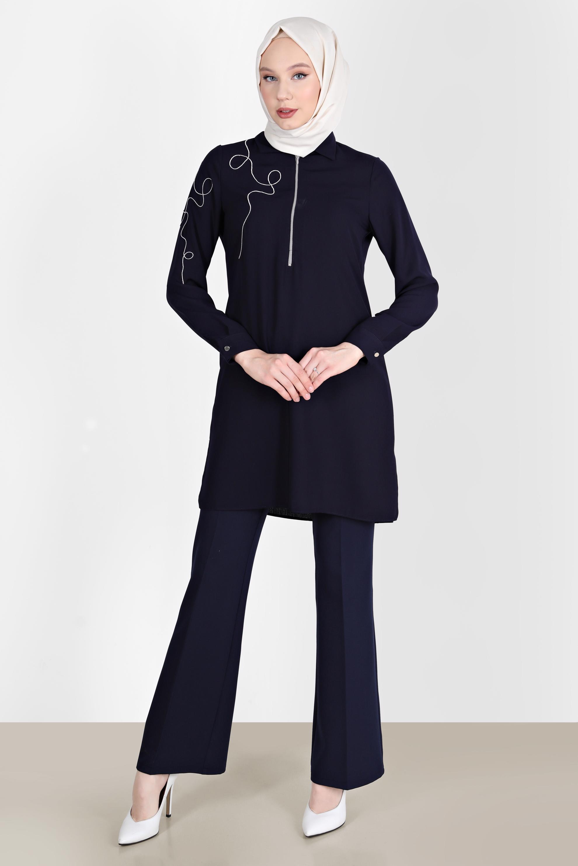Tesettür giyim LACİVERT NAKIŞ DETAYLI FERMUARLI TUNİK 41758 