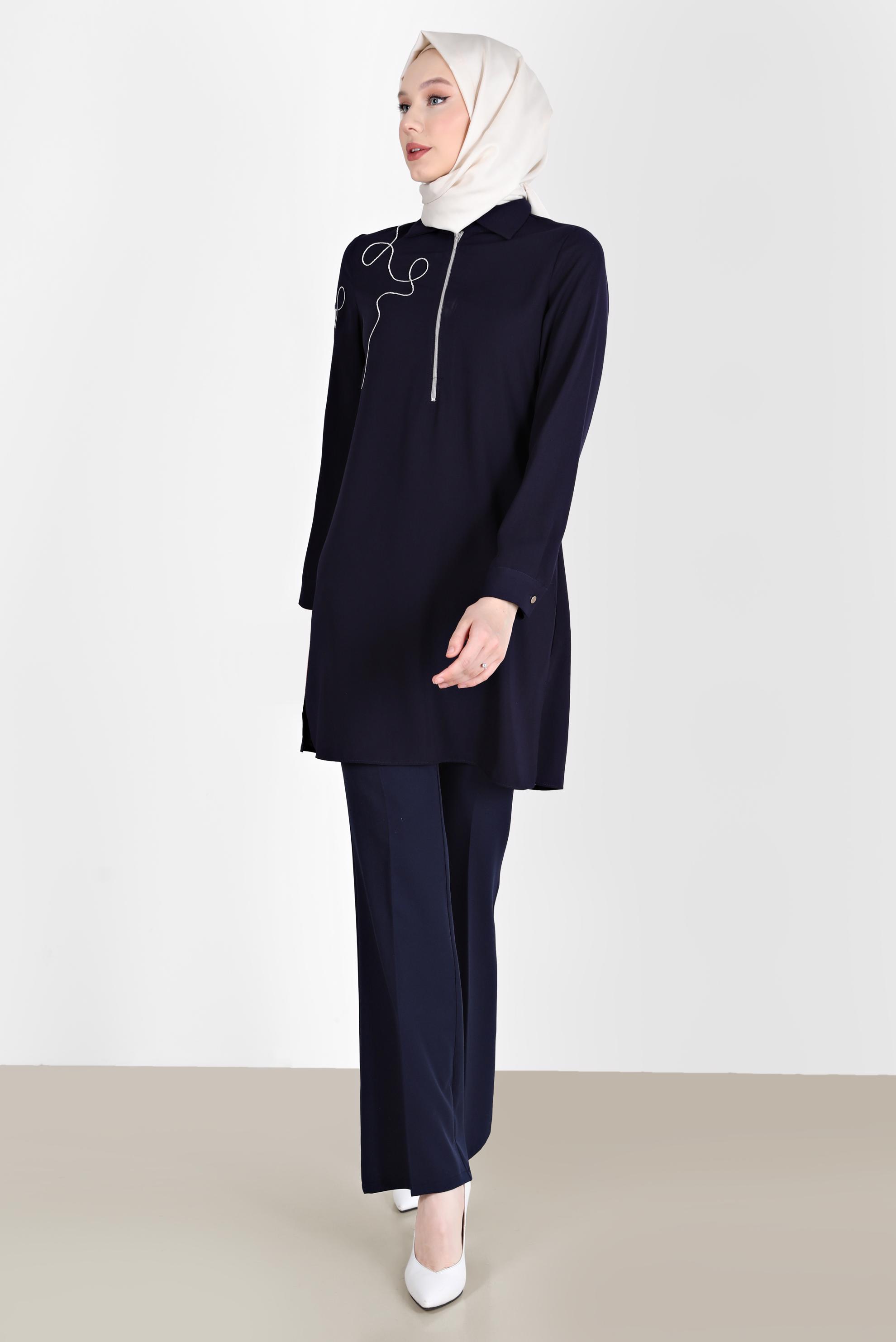 Tesettür giyim LACİVERT NAKIŞ DETAYLI FERMUARLI TUNİK 41758 
