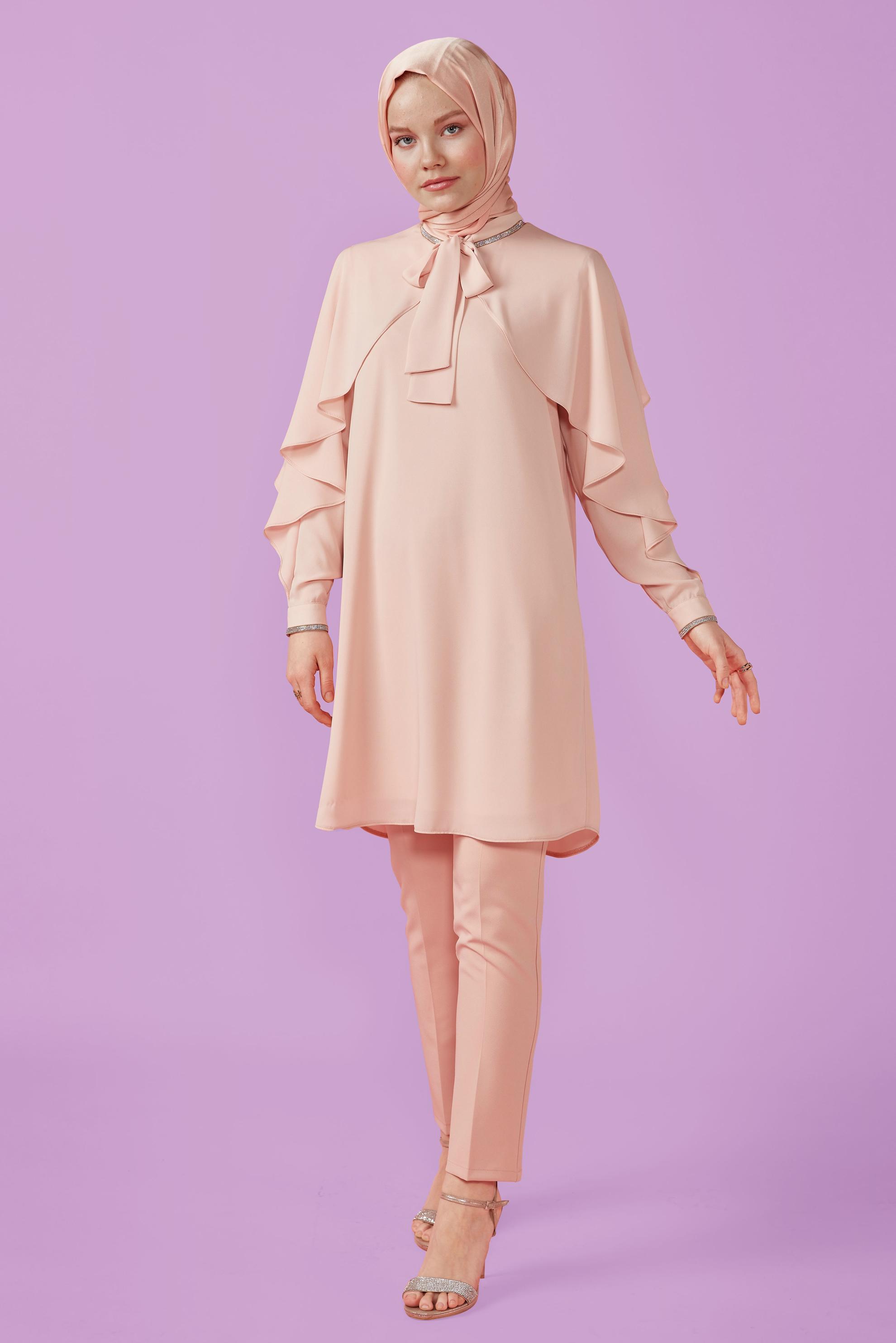 Tesettür giyim EKRU TAŞ DETAYLI VOLANLI TUNİK 42505 