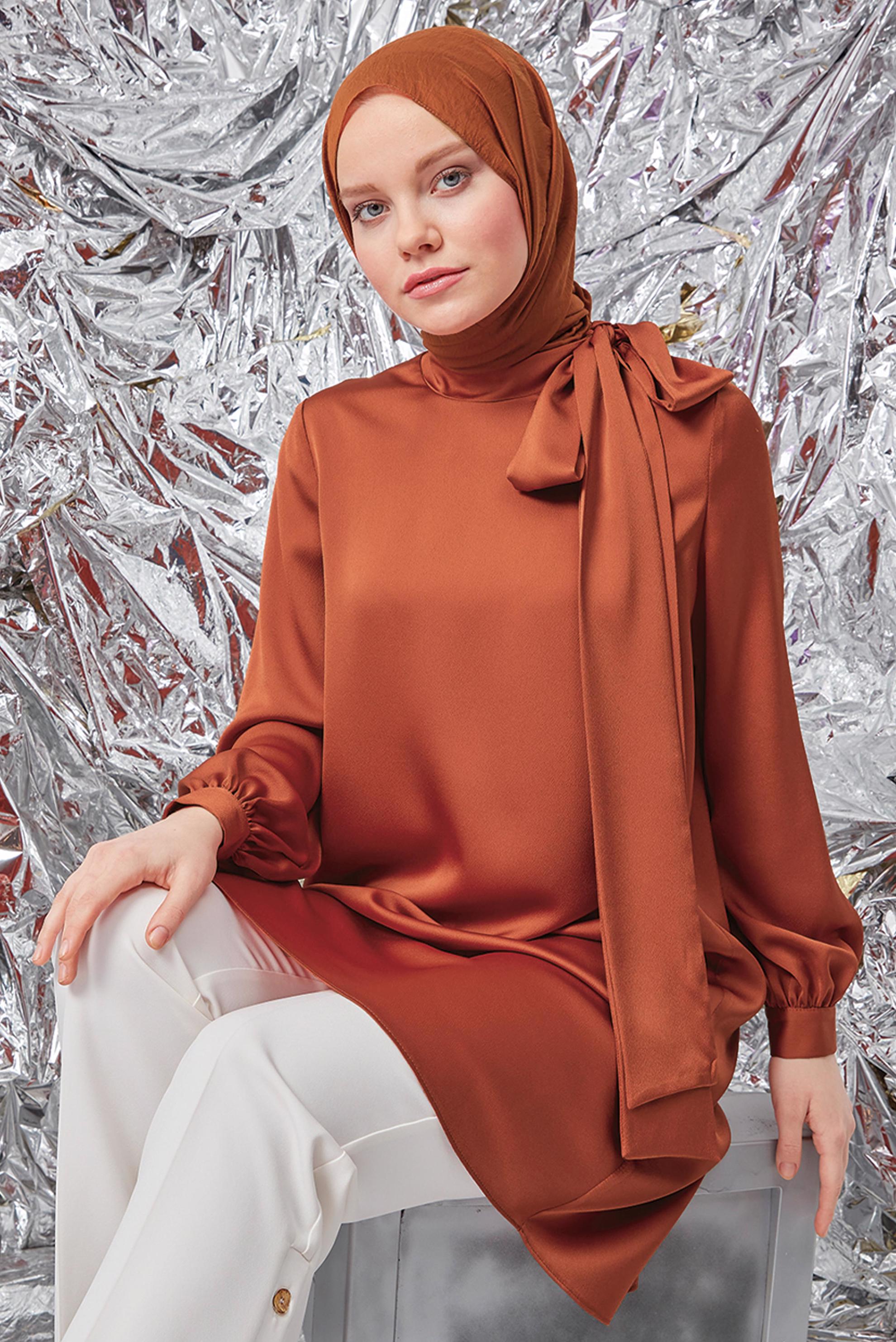 Tesettür giyim TURUNCU BAĞLAMA DETAYLI FERMUARLI SATEN TUNİK 42507	