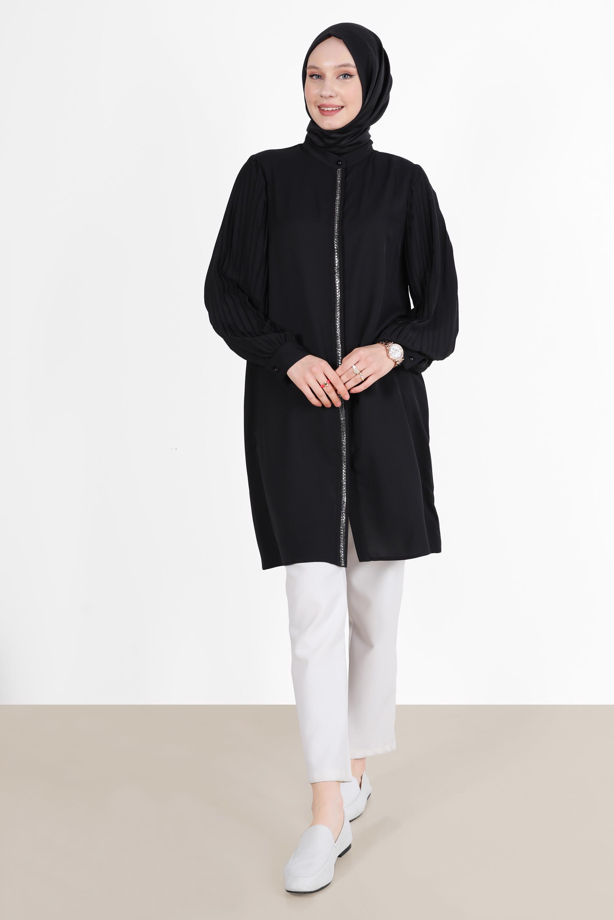 Tesettür giyim SİYAH PARLAK ŞERİT DETAYLI KOLLARI PİLELİ TUNİK 42521