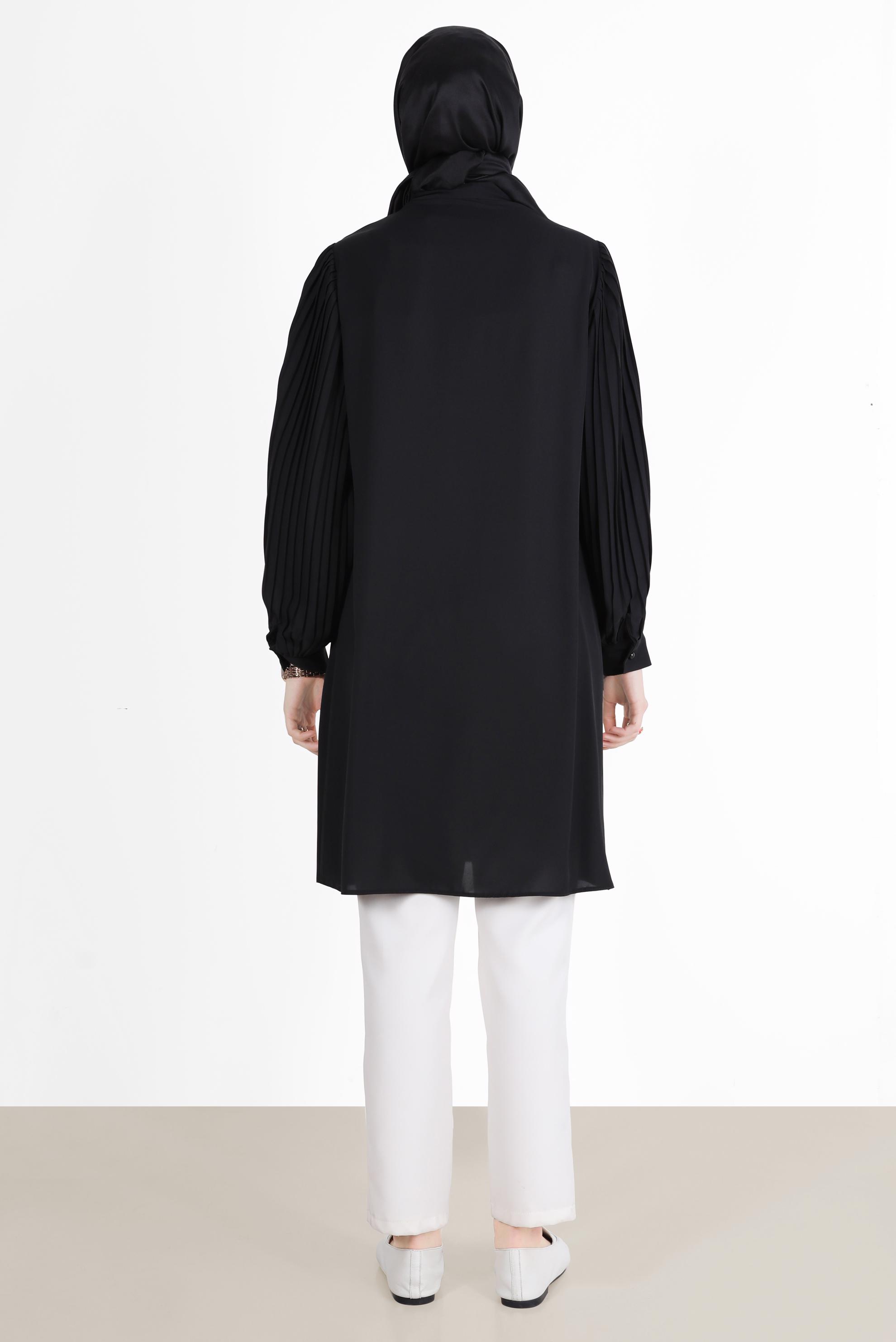 Tesettür giyim SİYAH PARLAK ŞERİT DETAYLI KOLLARI PİLELİ TUNİK 42521