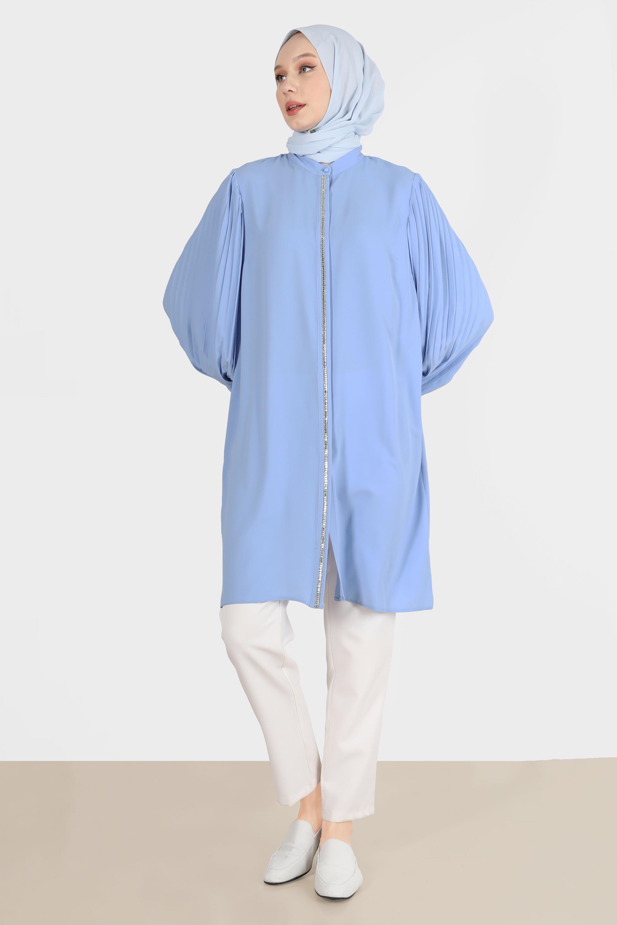 Tesettür giyim MAVİ PARLAK ŞERİT DETAYLI KOLLARI PİLELİ TUNİK 42521