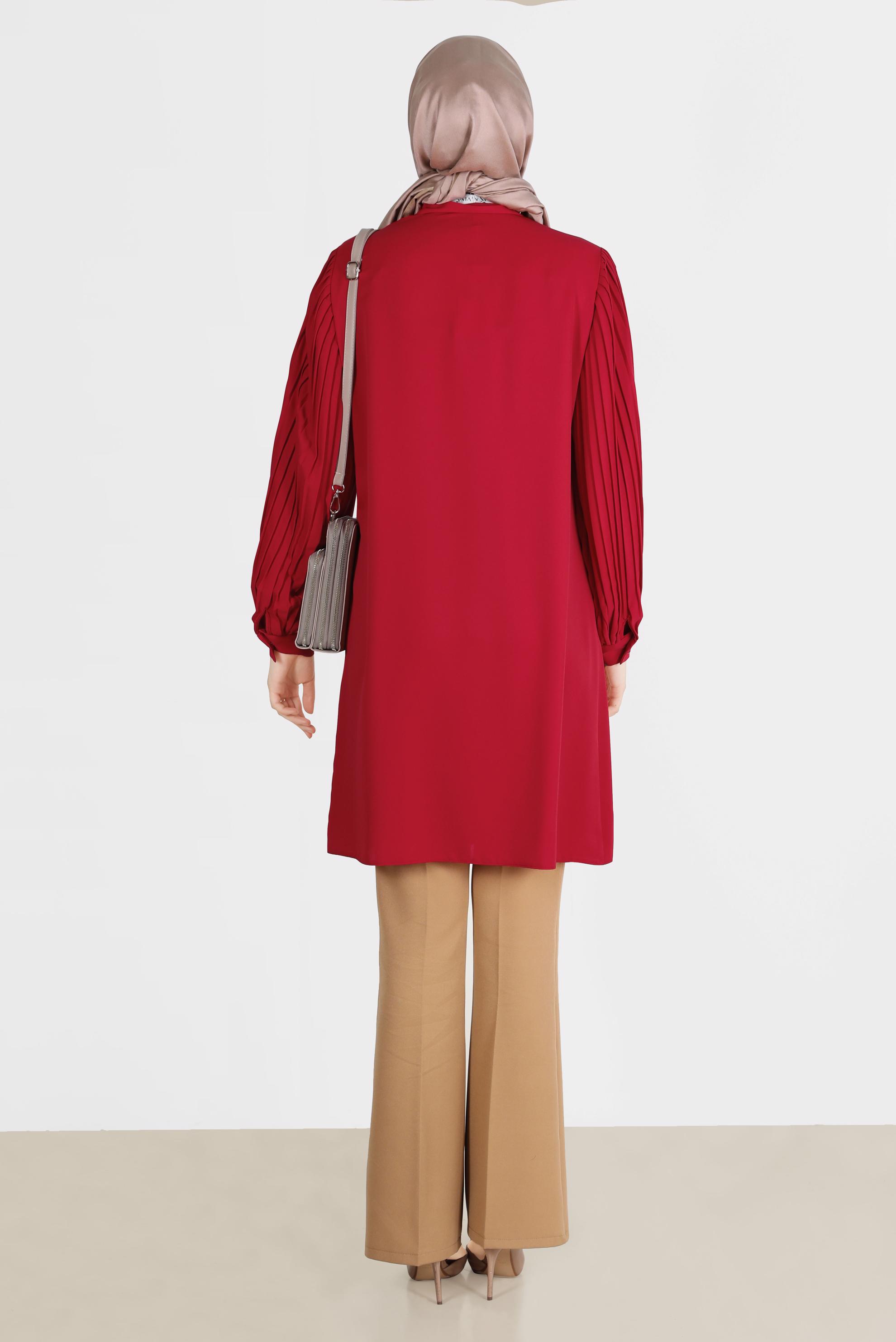 Tesettür giyim KIRMIZI PARLAK ŞERİT DETAYLI KOLLARI PİLELİ TUNİK 42521