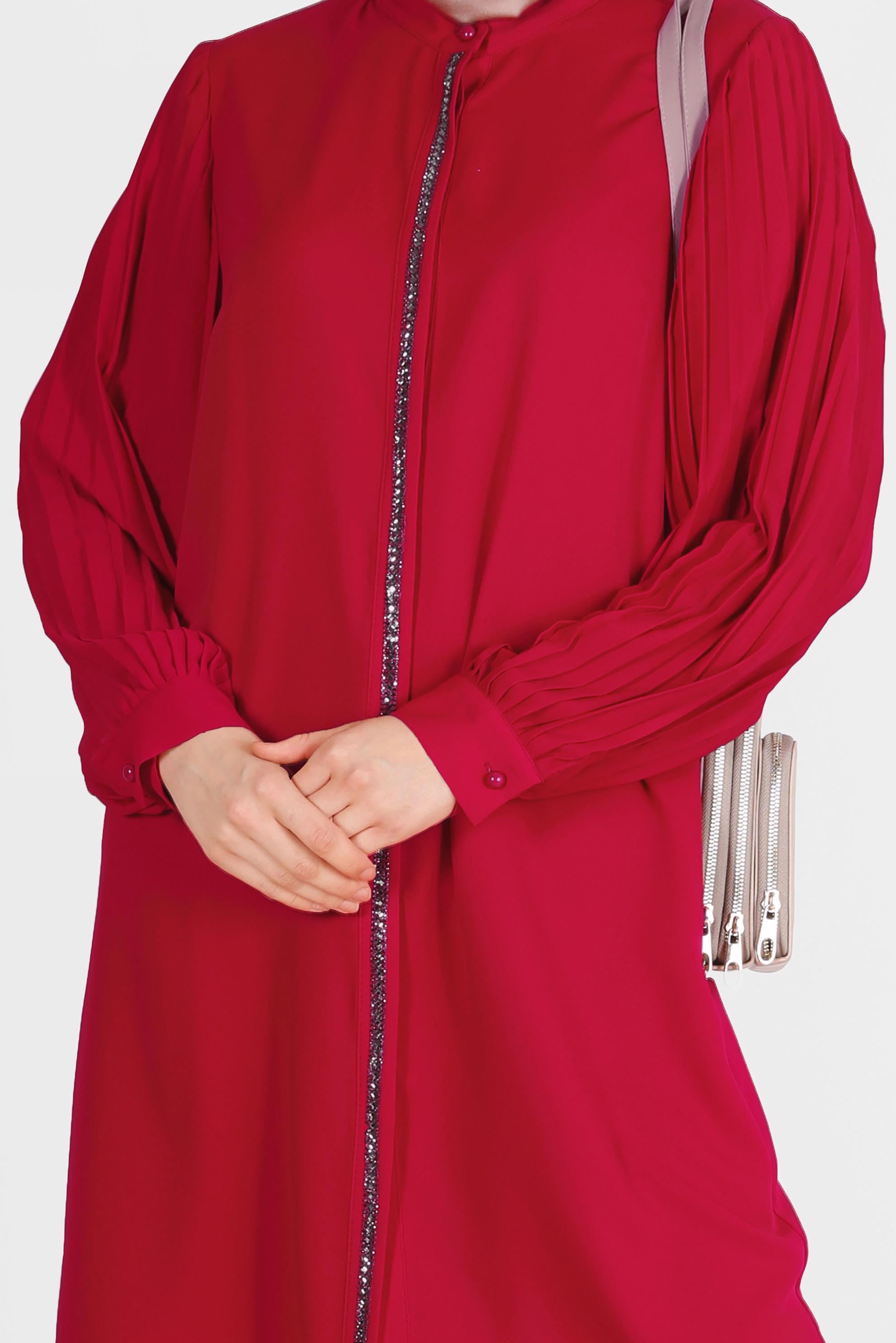 Tesettür giyim KIRMIZI PARLAK ŞERİT DETAYLI KOLLARI PİLELİ TUNİK 42521