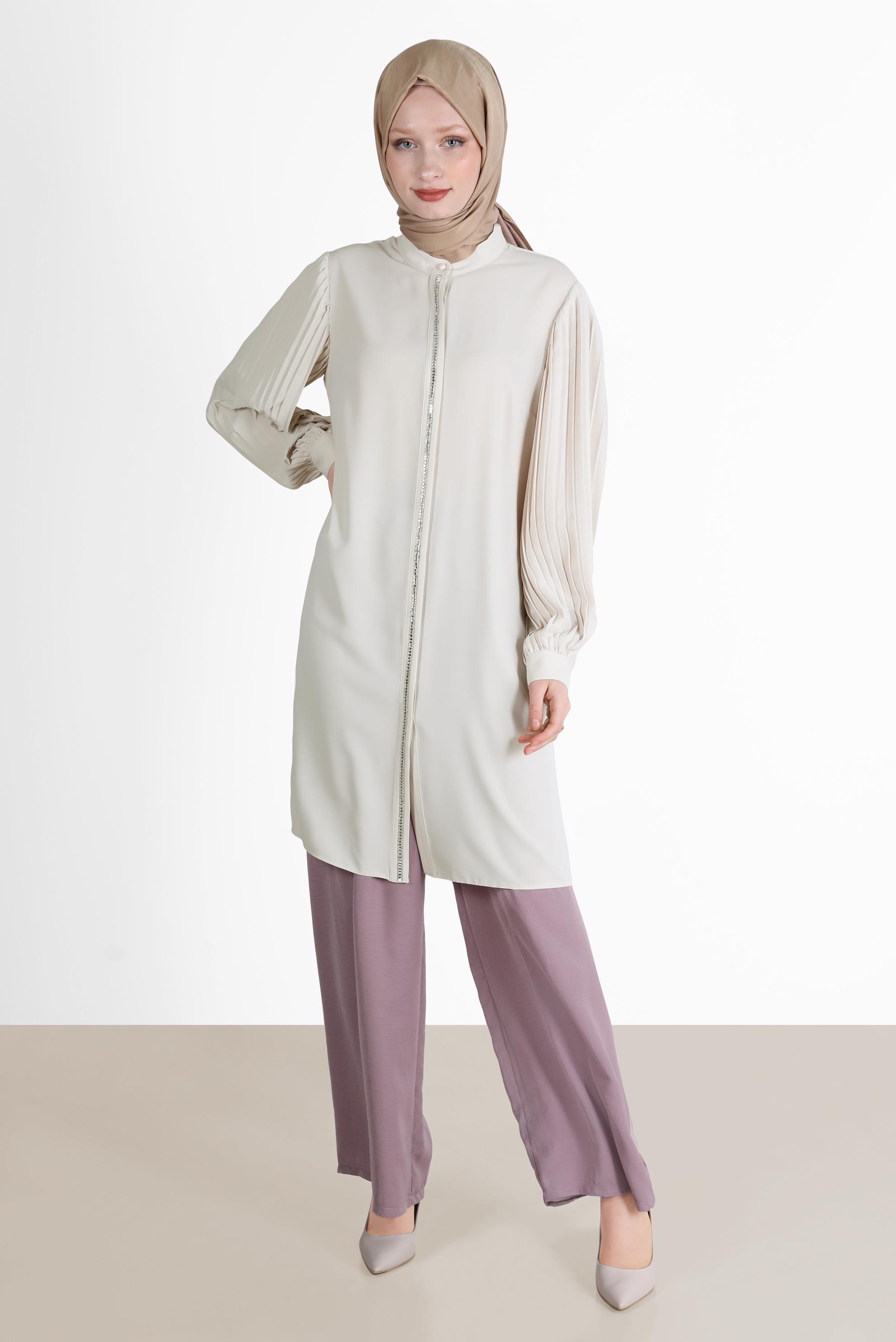 Tesettür giyim BEJ PARLAK ŞERİT DETAYLI KOLLARI PİLELİ TUNİK 42521